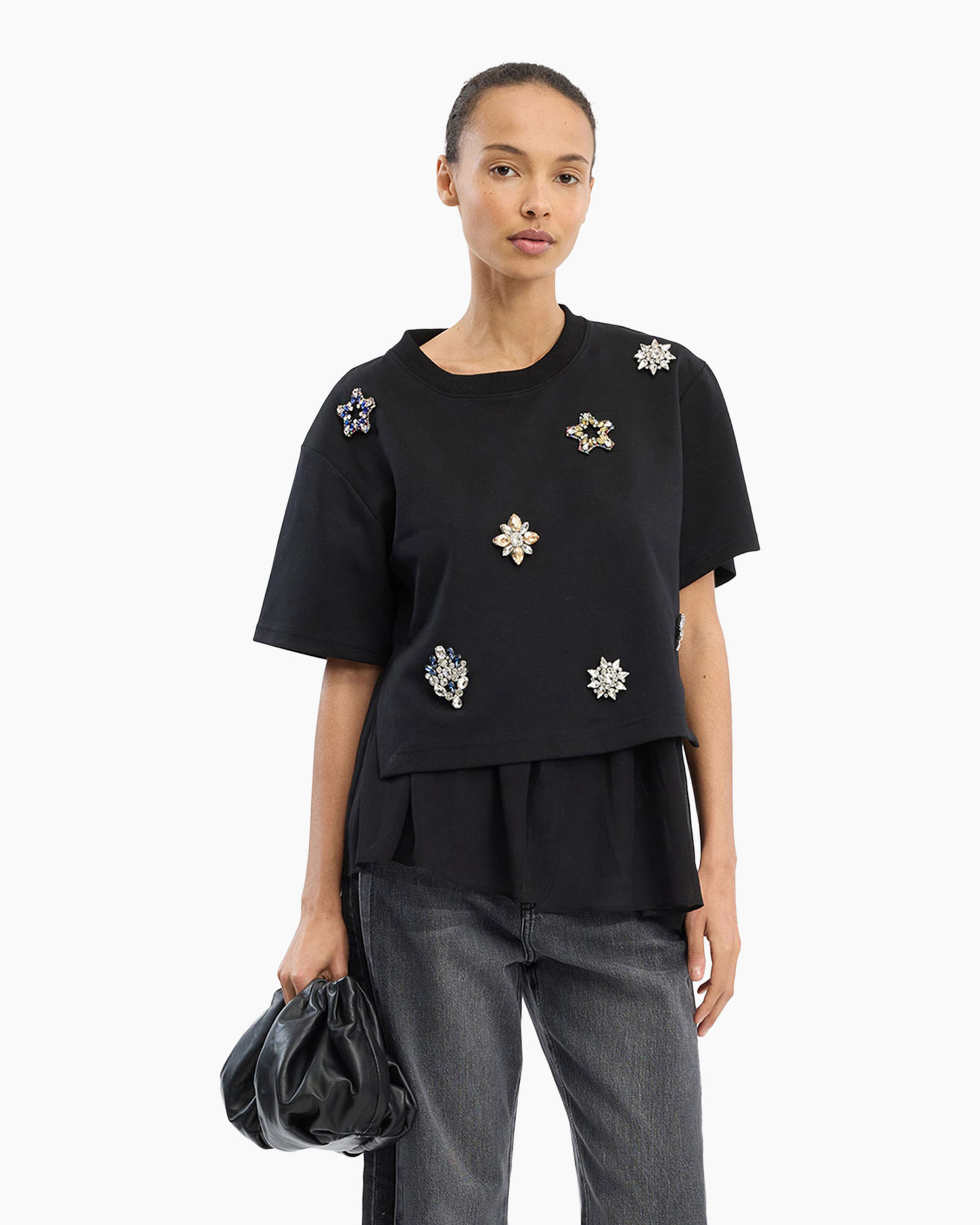 top, zwart, korte-mouwen, decoratieve-sieraden, tasje