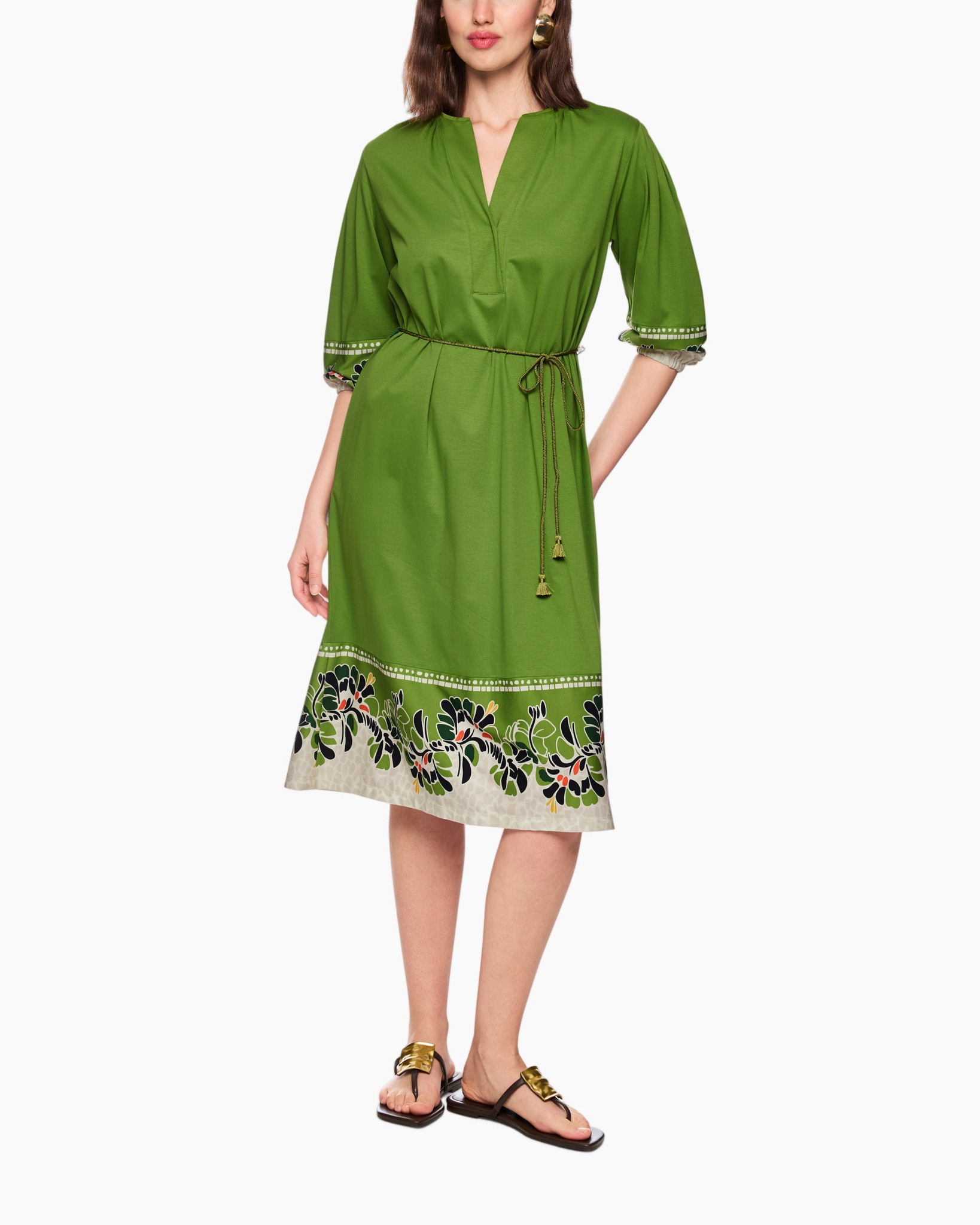 jurk, groen, borduursel, riem, sandalen