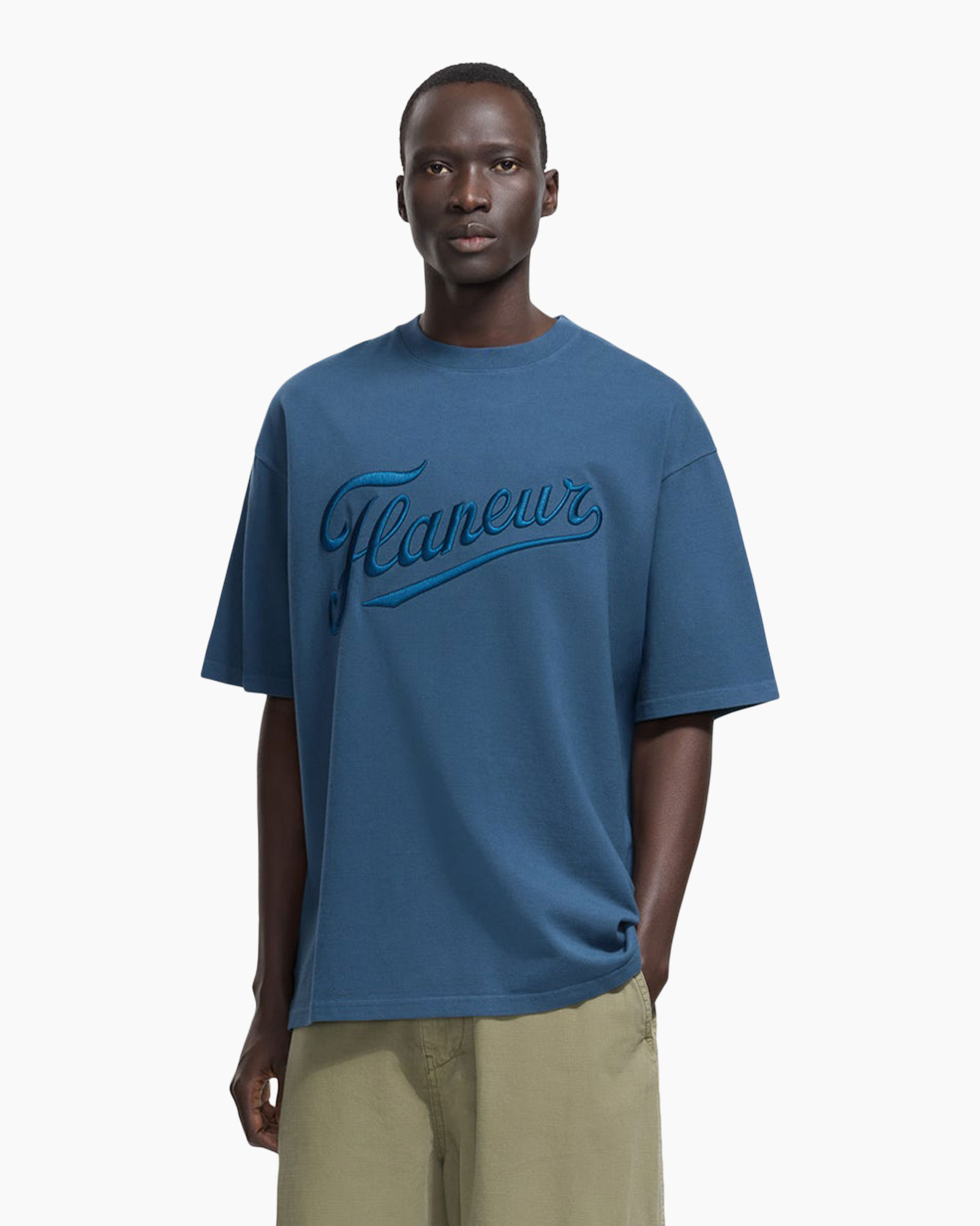 t-shirt, kraagloze ronde hals, korte mouwen, blauw, logo in script