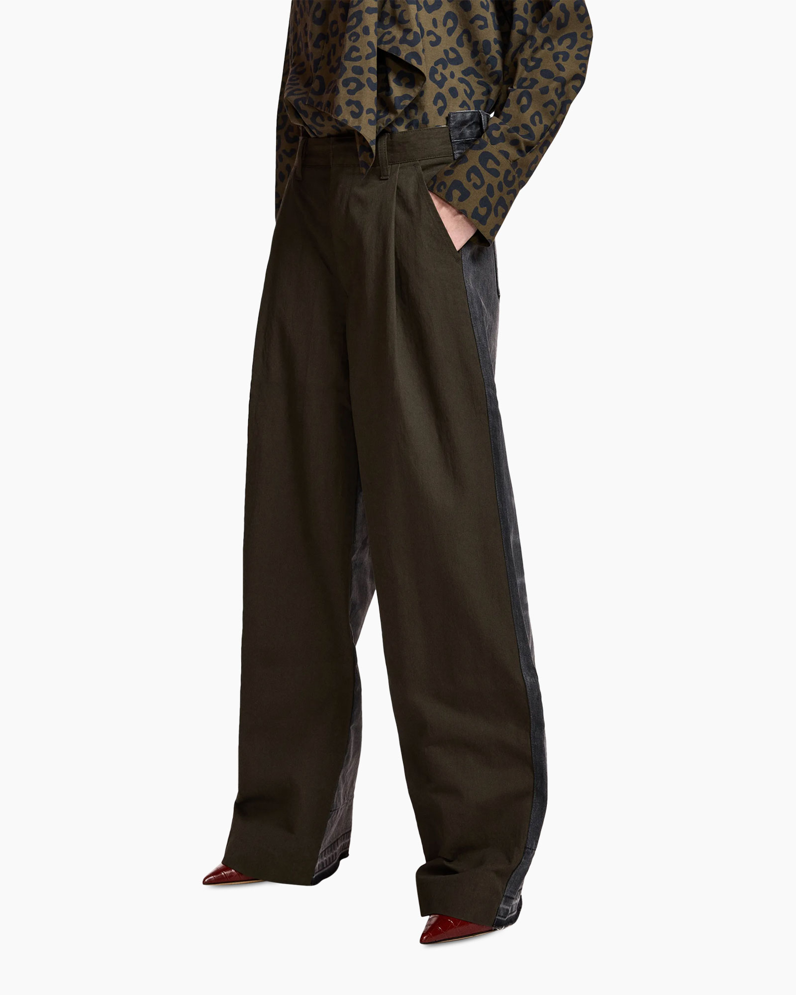broeken, wijd uitlopende broek, olijfkleur, brede pijp, contrast streep