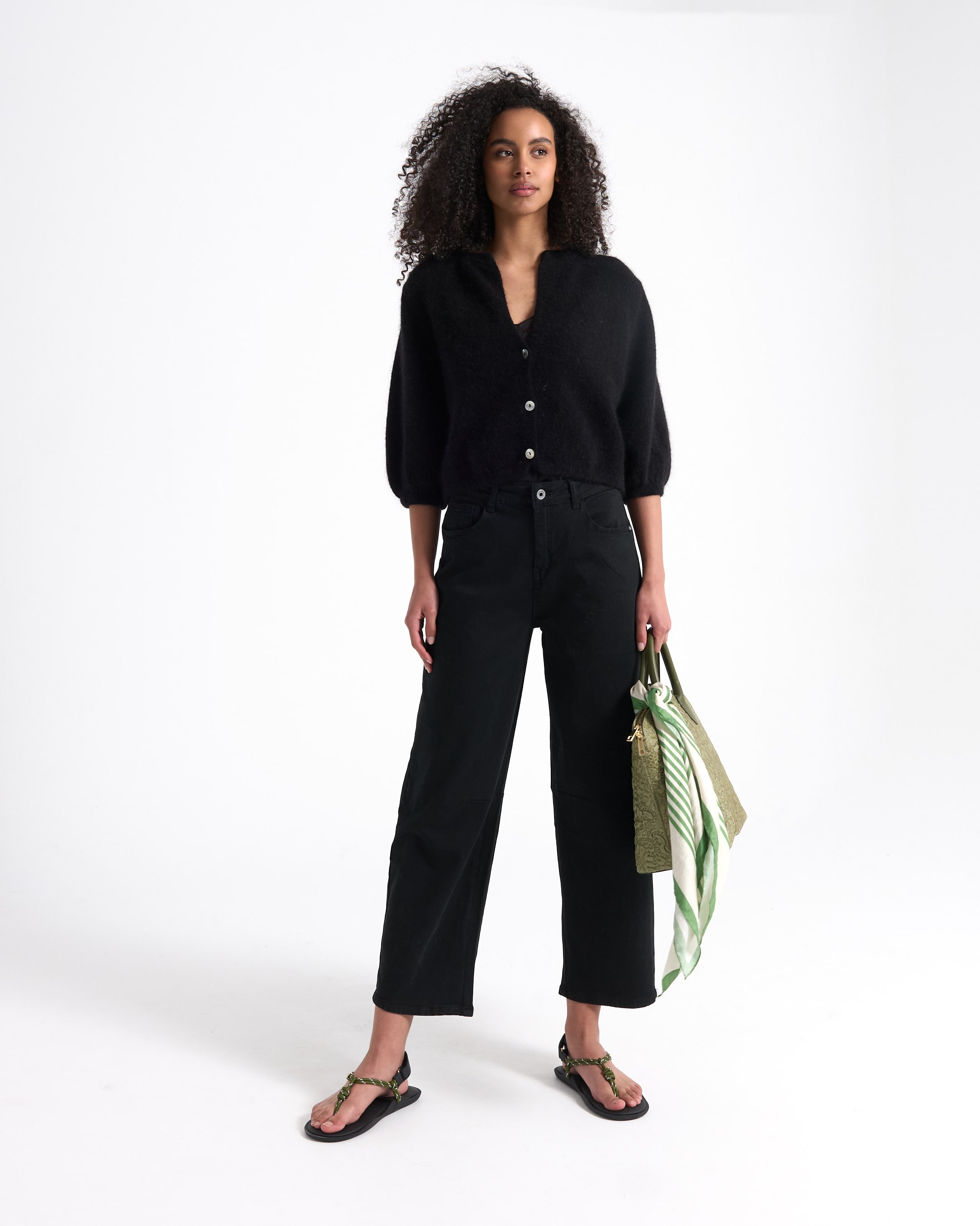 vestaglia, zwart, brei, lange mouwen, knopen