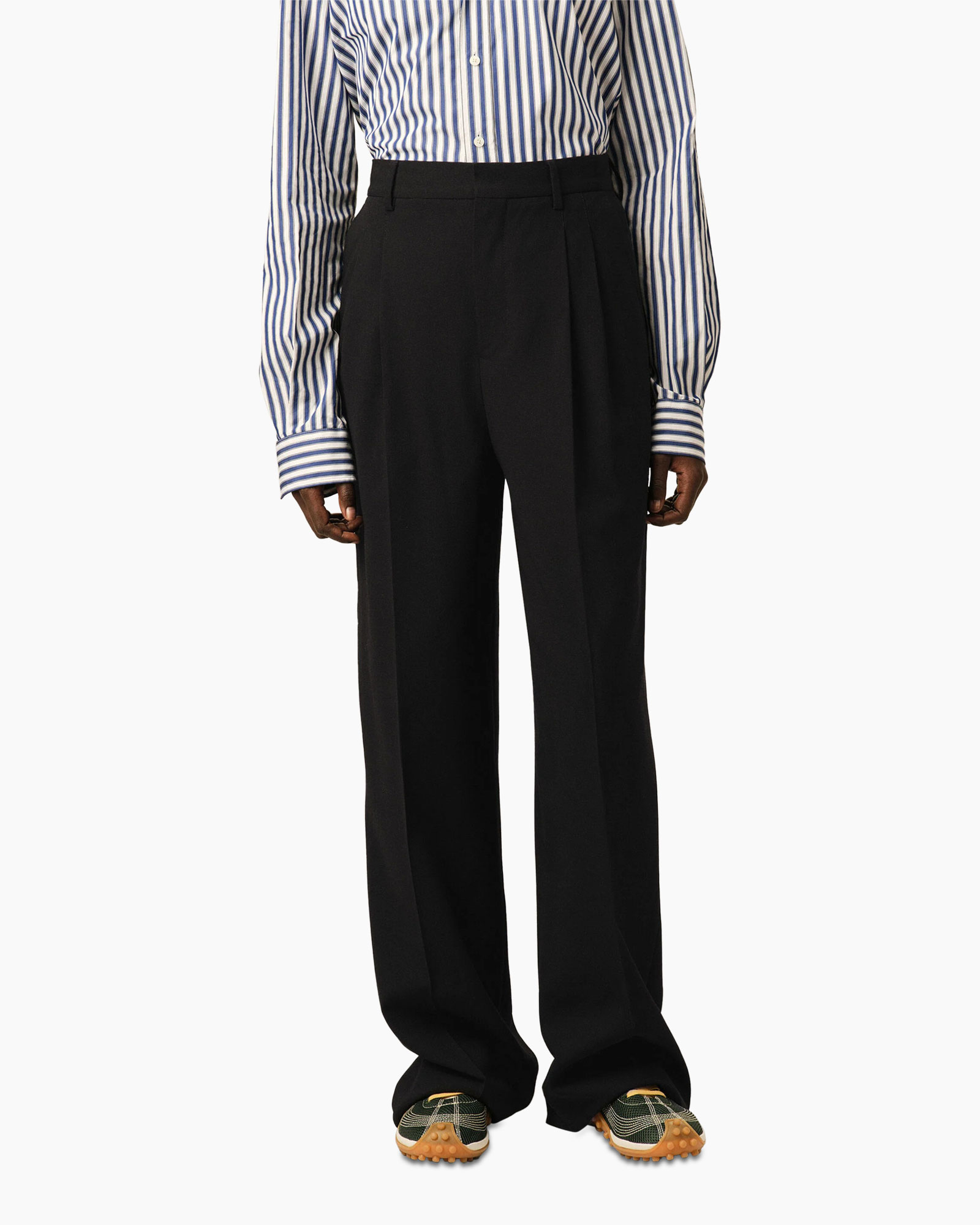 broeken, zwarte-broek, plooien, hoge-riem, gestreken