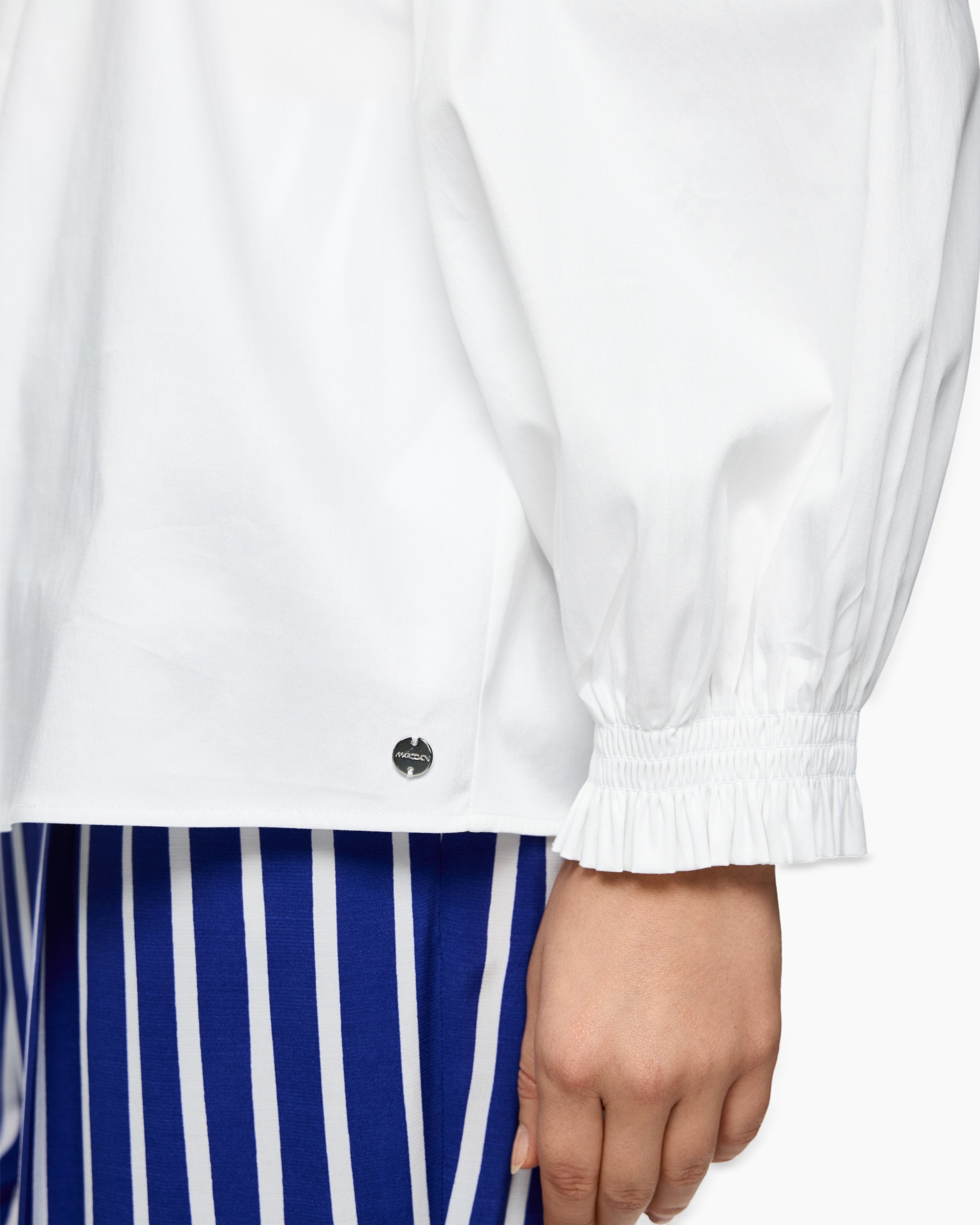 white, long sleeve, raglan sleeve, elastic cuff, hem tag