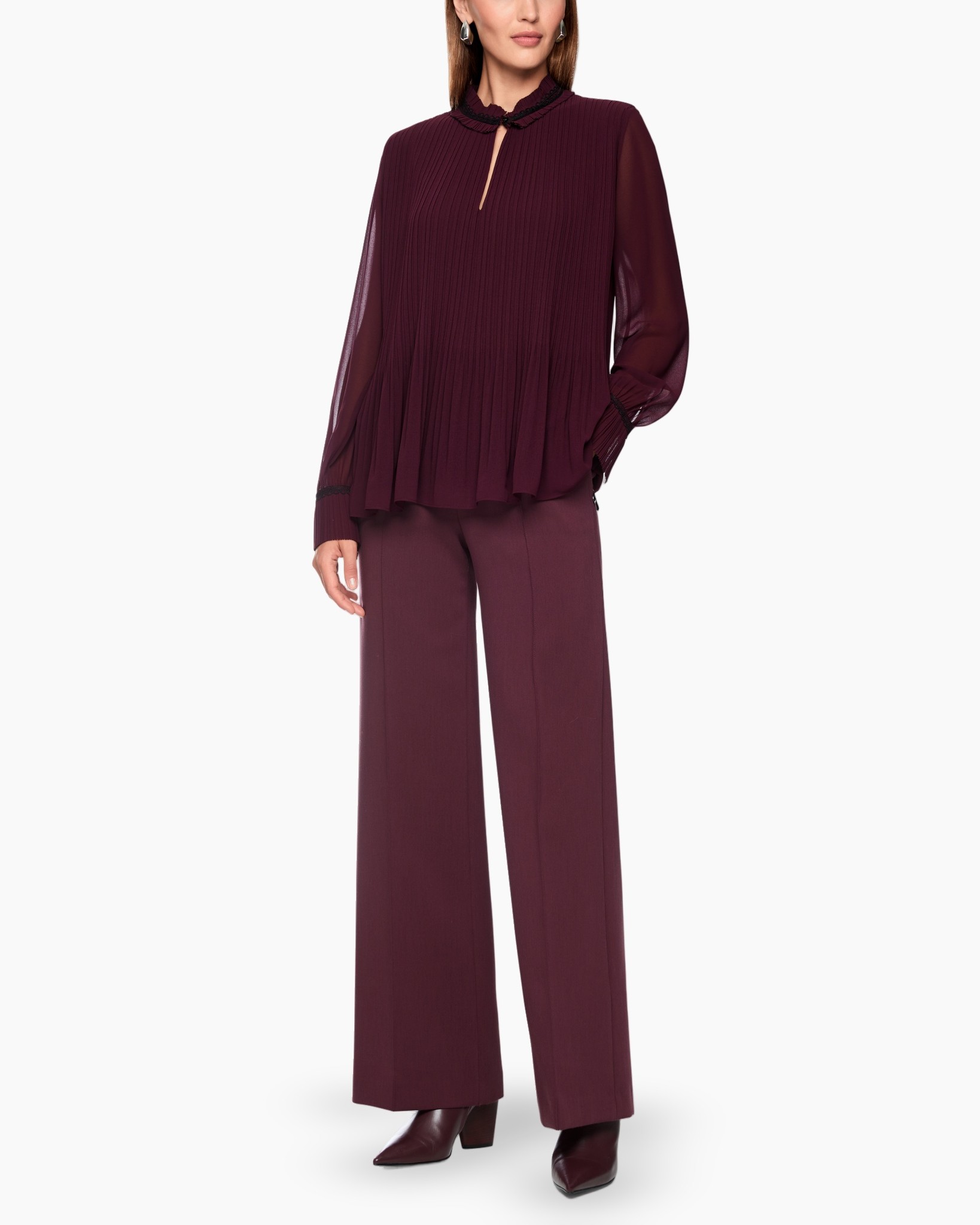 burgundy, plooikraag, top, wijd uitlopers broek, transparante mouwen