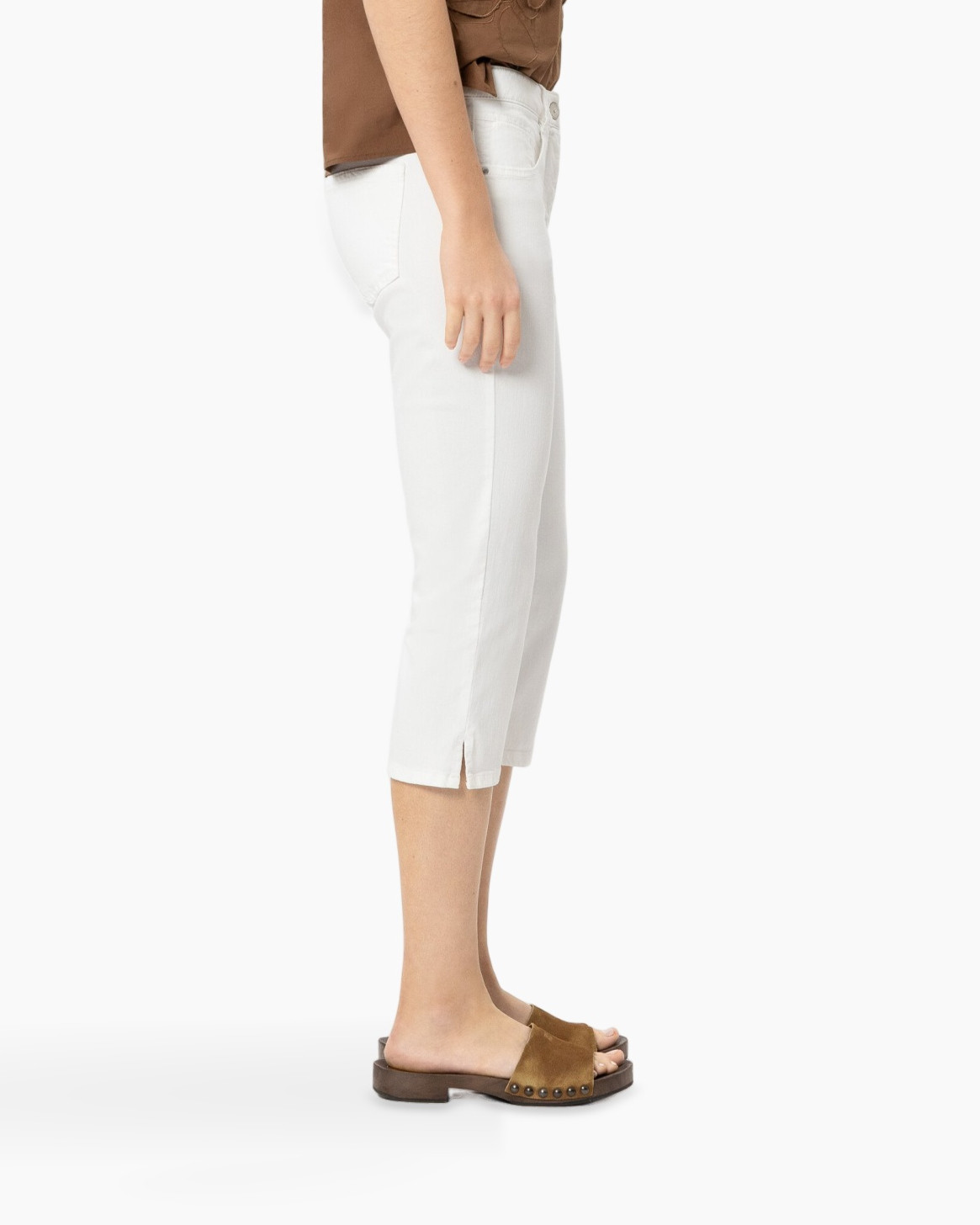 white Capri pants, cropped pants, flat front, slit hem, sandals