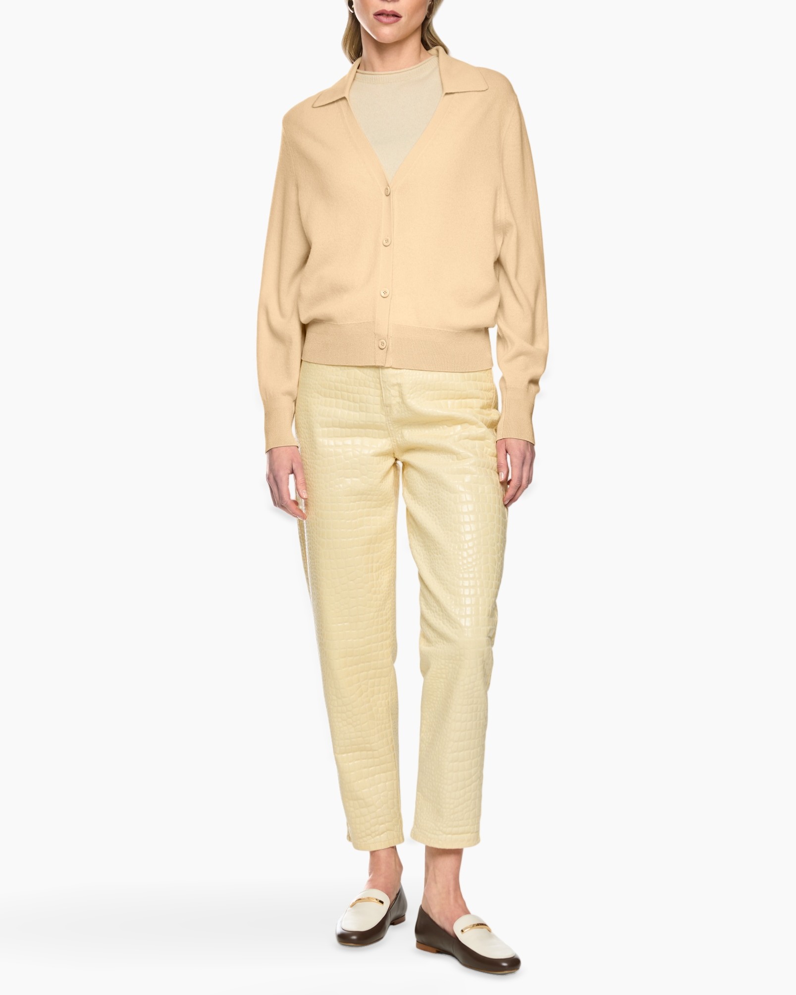 cardigan, breipull, beige, knopen, kroppend