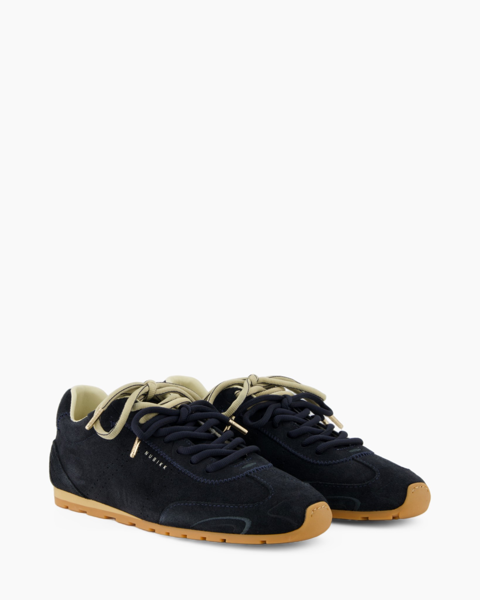 navy sneaker, suede, gum sole, veter, laced-up