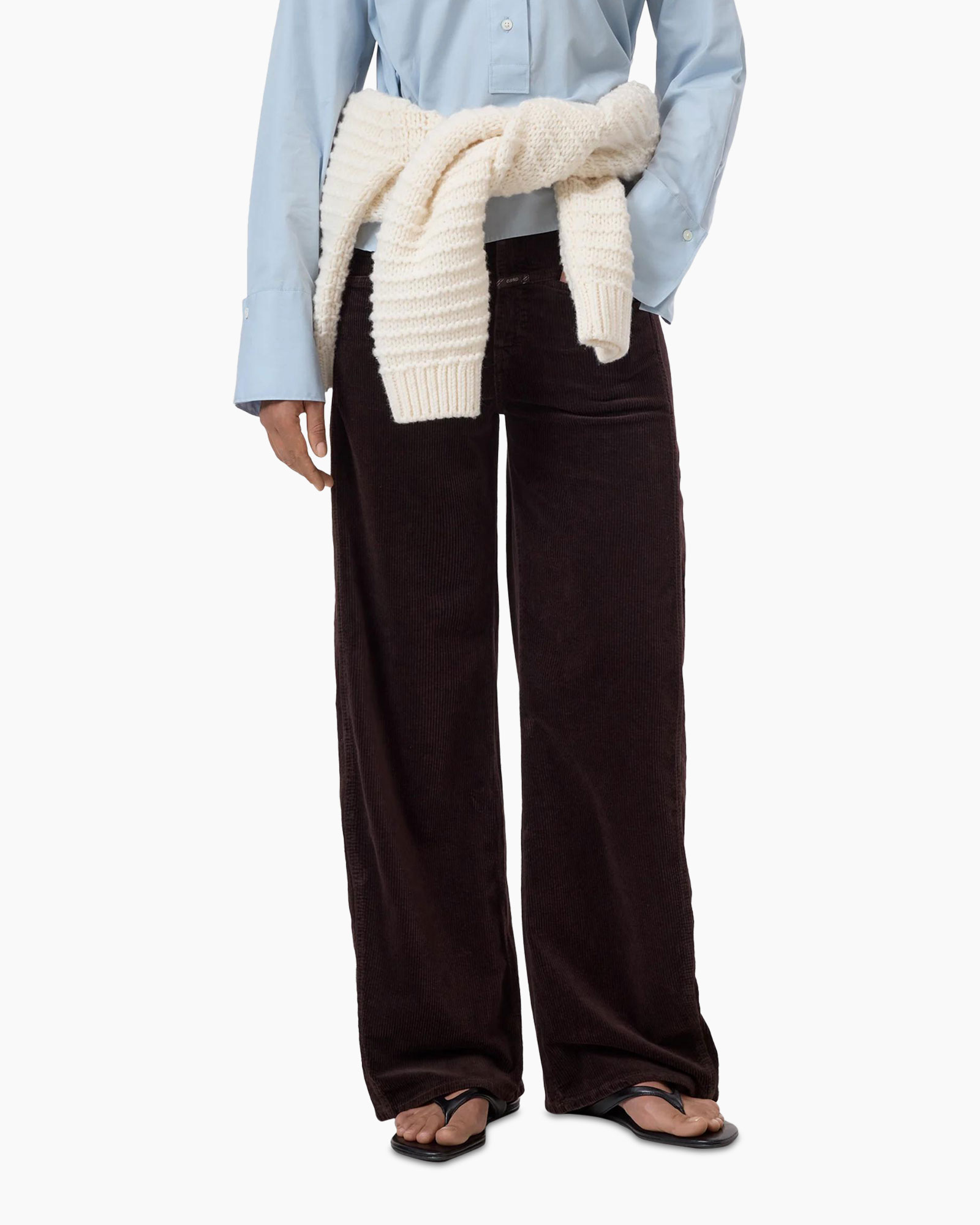 broekstof corduroy, wijd uitlopend, bruin, flanellenachtig, sandaaltjes