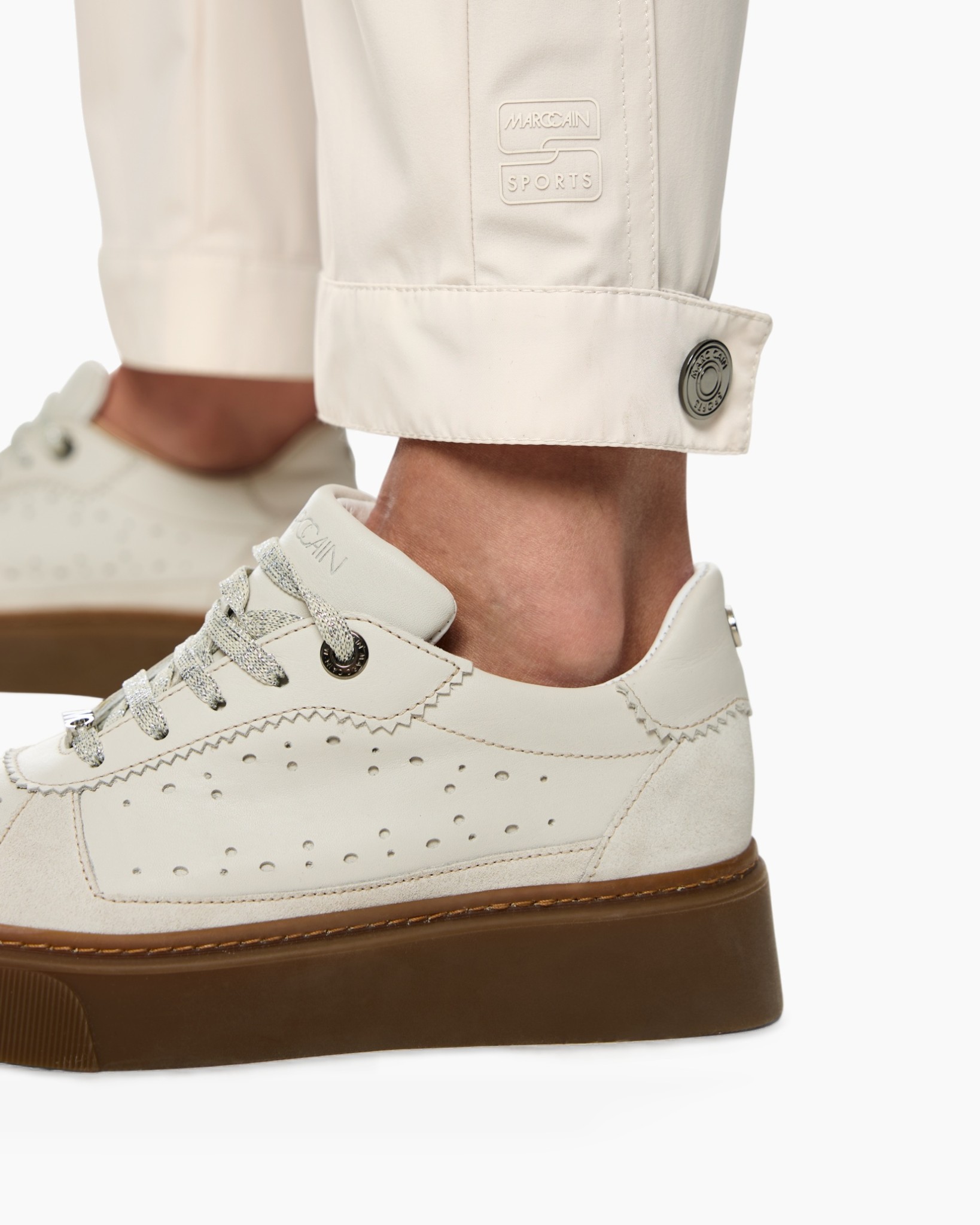 sneakers, wit, perforatie, veterschoen, gumzool