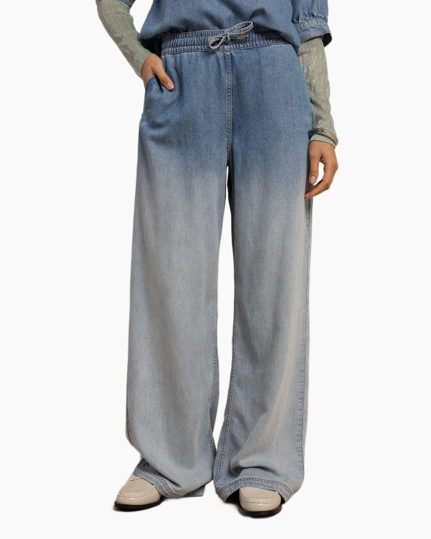 Clothing, Pants, Jeans, Footwear, Shoe