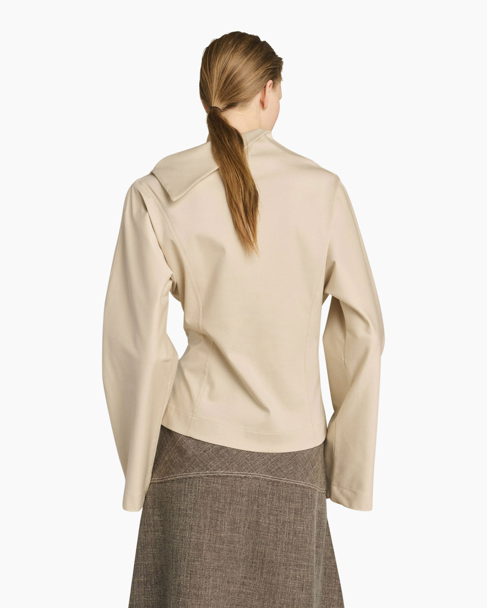 beige jas, lange mouwen, kraag, buitenlaag, rugzicht