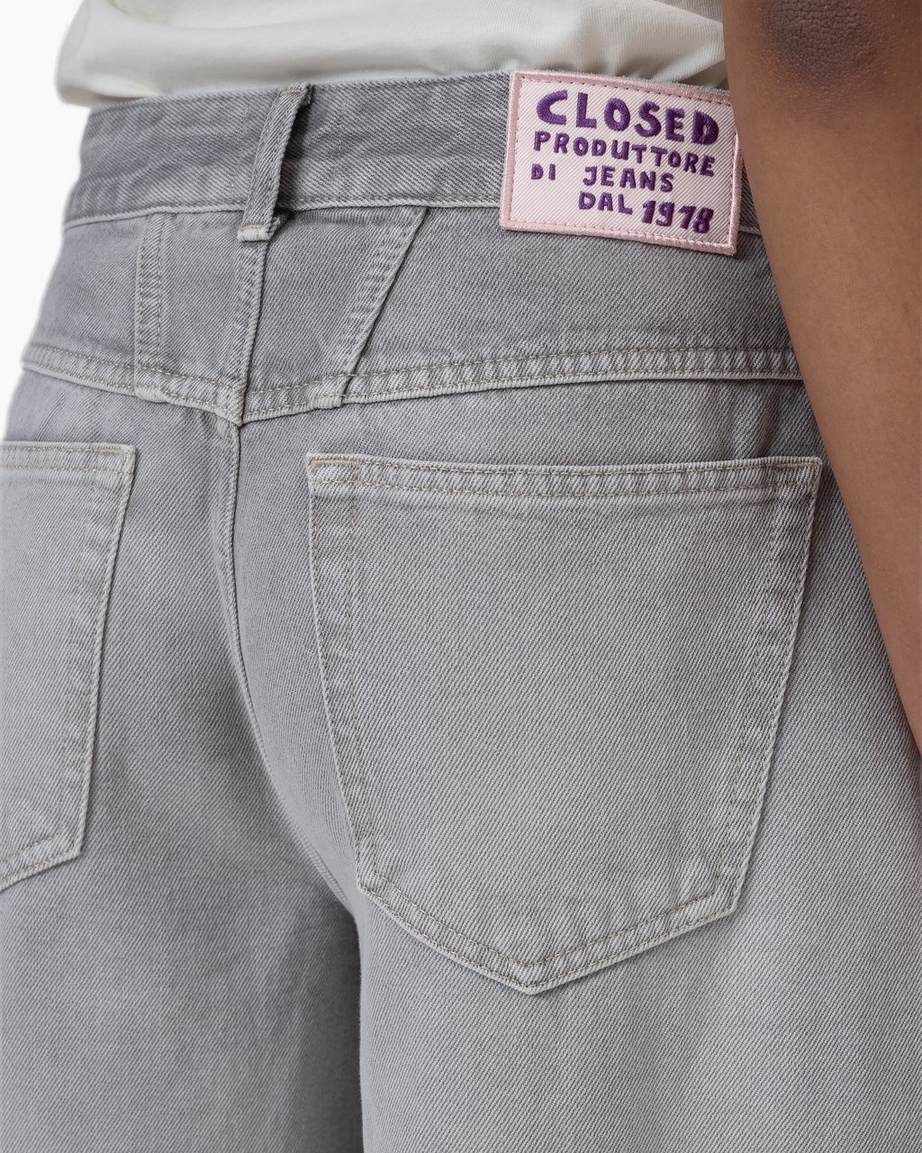 jeans, back pocket, belt loop, gray, patch label