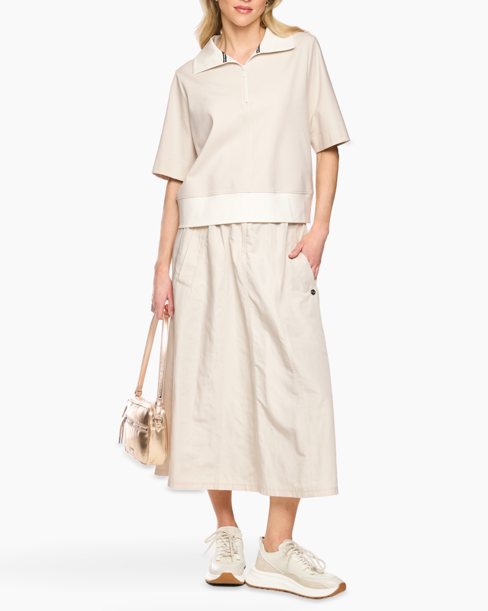 beige top, mouwloze | korte mouwen, kraag rits, midi lange rok, zakdetail