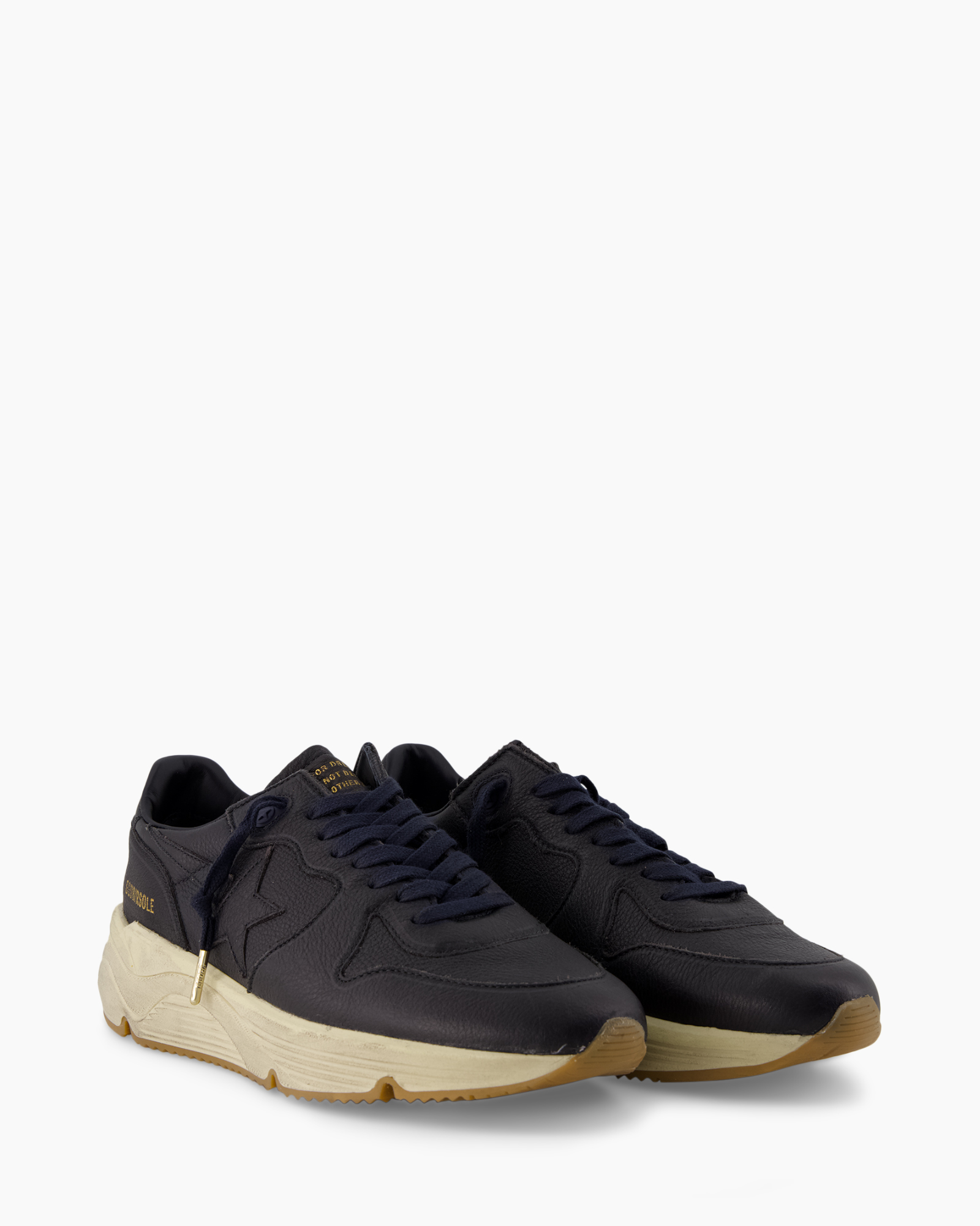 sneaker, zwart, chunky zool, geribbelde buitenzool, lage schoen