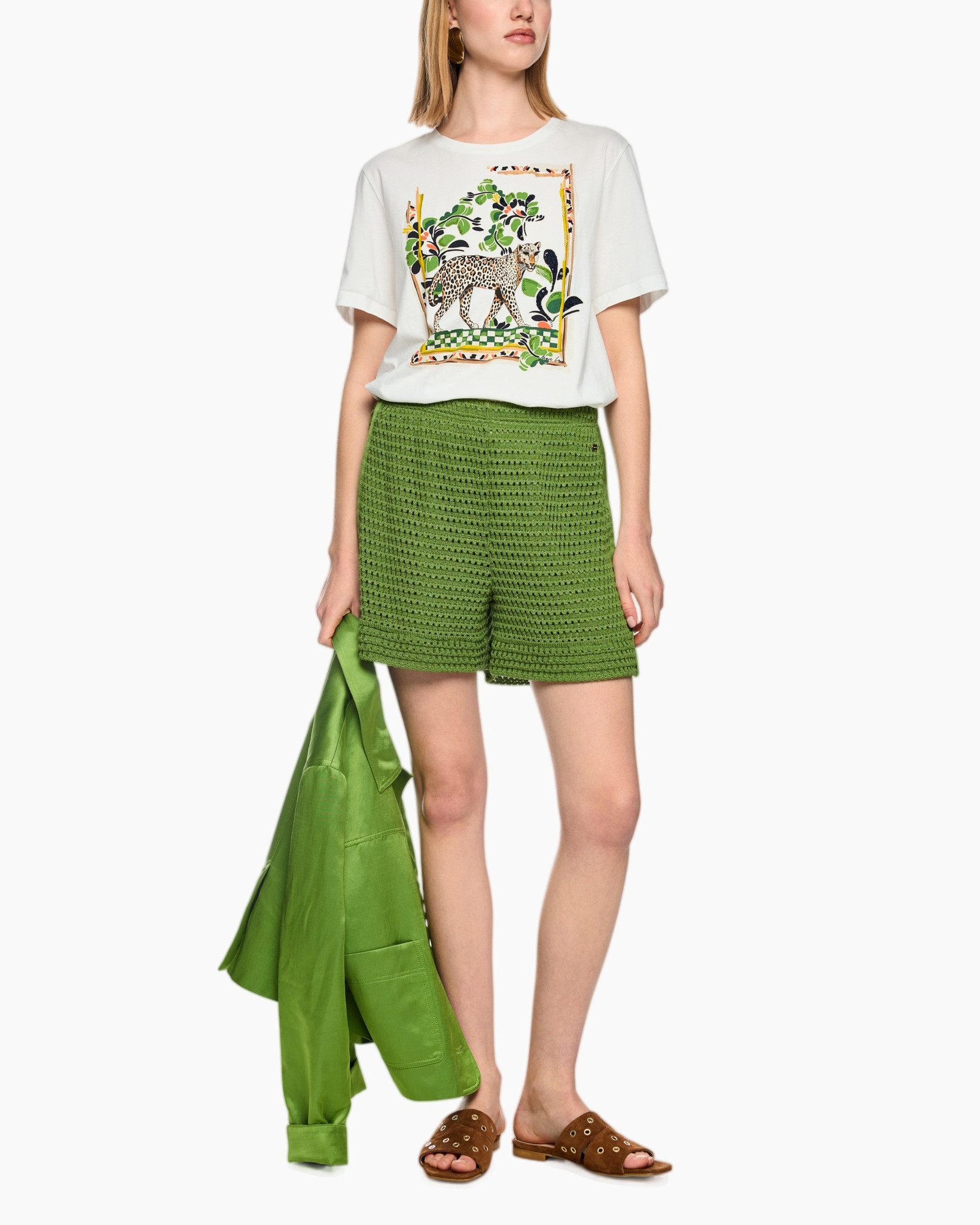 t-shirt, grafische print, shorts, groen, sandaaltjes