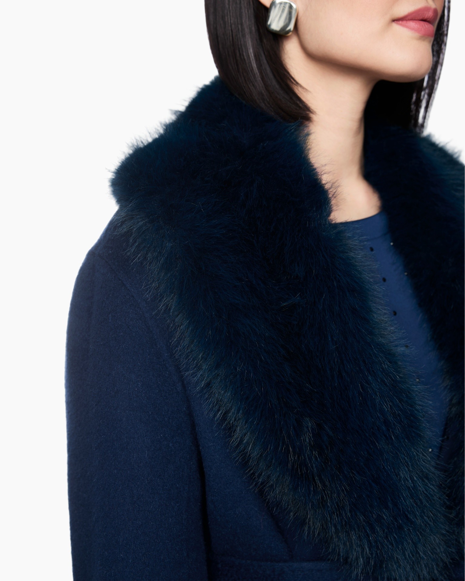 faux fur scarf, faux fur collar, nachtblauw jas, blauwe jas, vrouwenmode