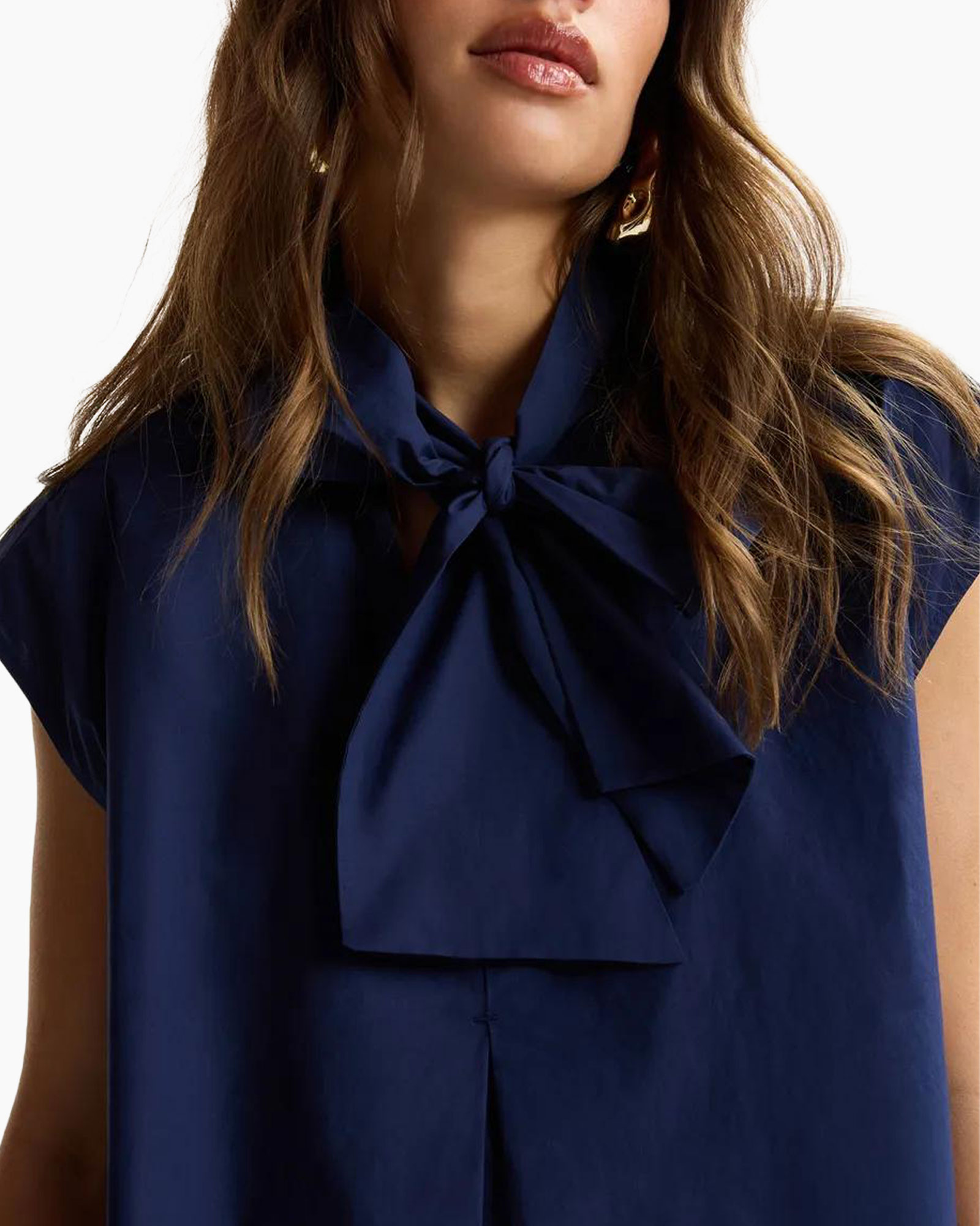 navy, blouse, nekkraag, schouderloze?, kledingstof