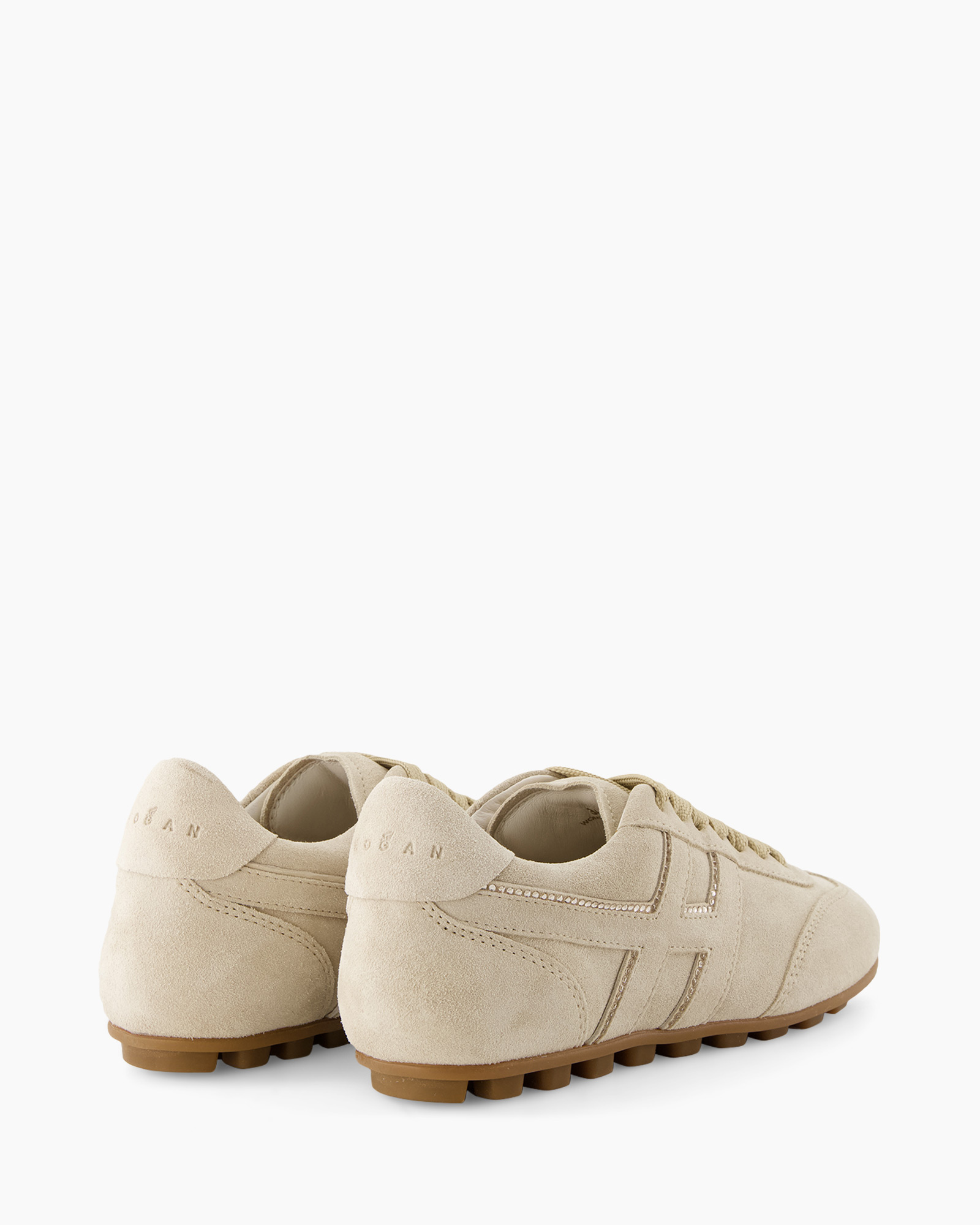 beige schoenen, suède, retro sneakers, turfzool, lage pasvorm