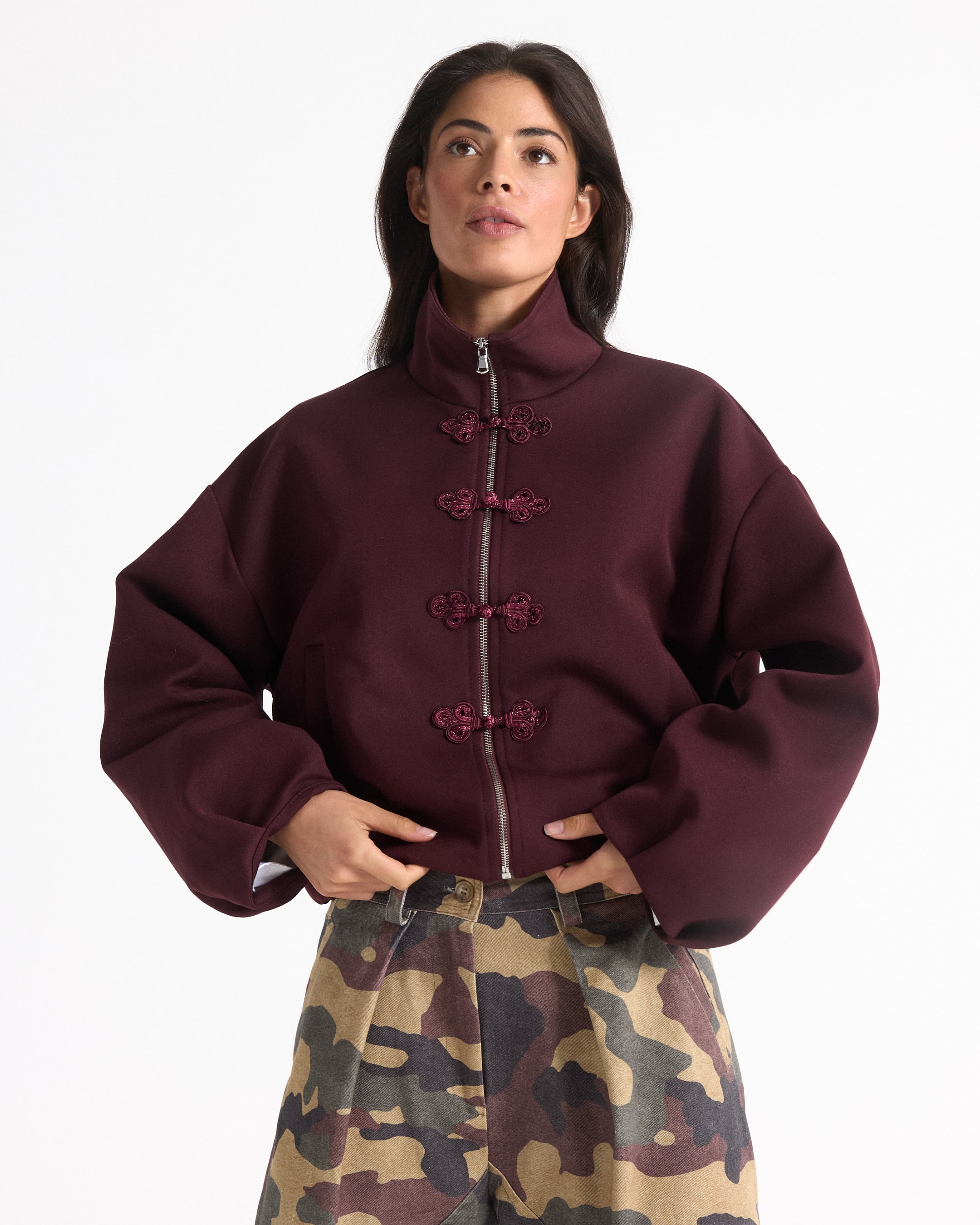 jassen bordeaux, ritssluiting jasje, knoopsluiting, brede mouwen, casual top