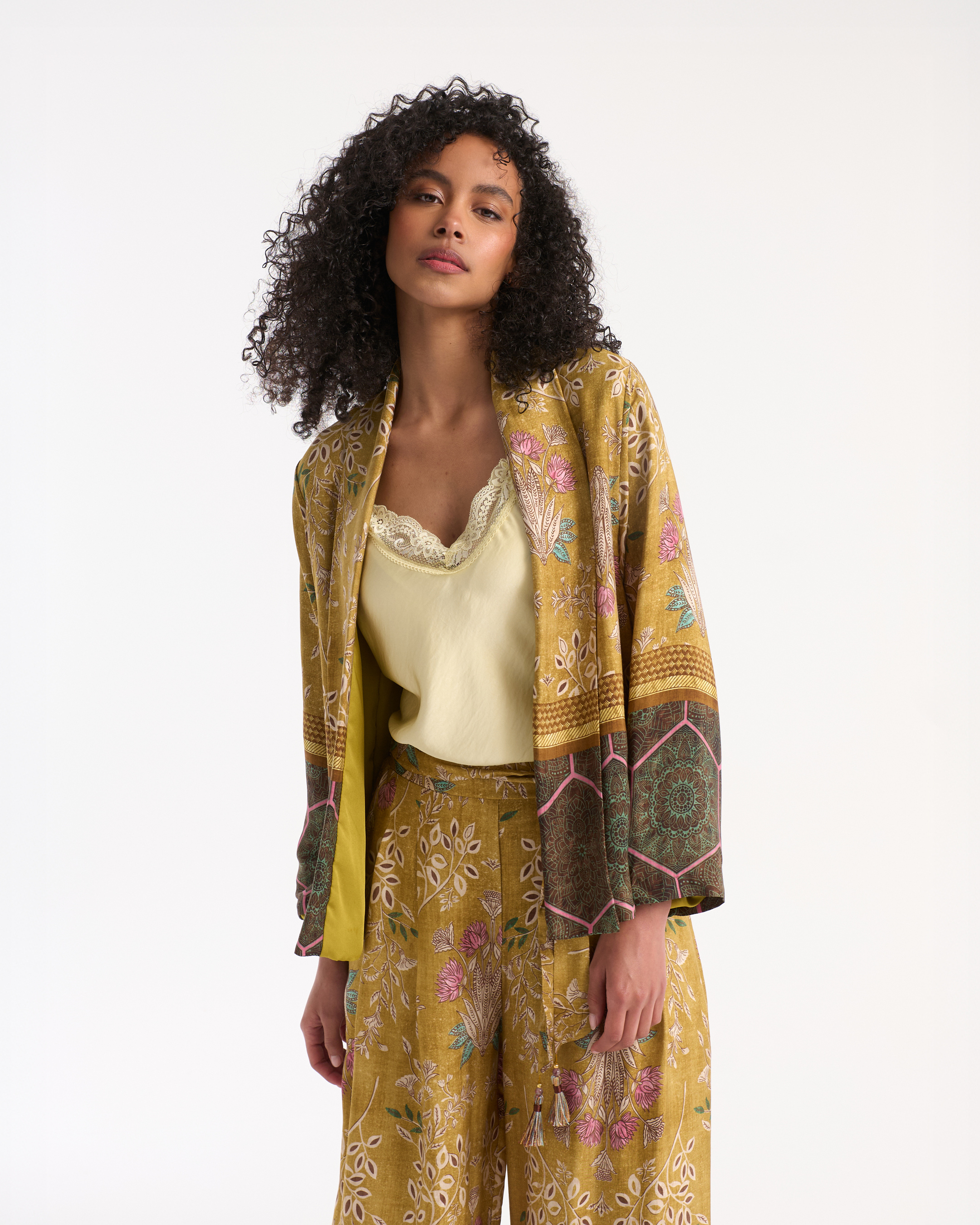 jas, kimono, bloemen, mosterd, paisley