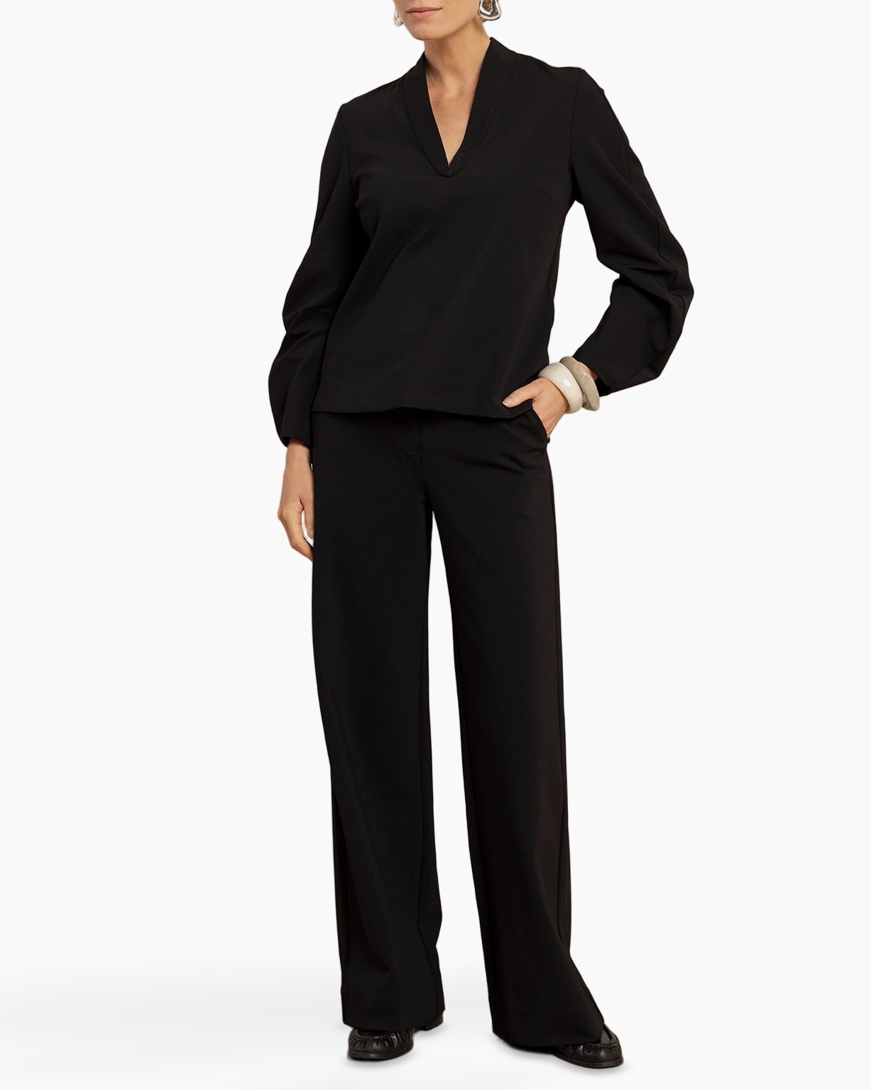 zwart, blouse, v-hals, lange mouwen, losse pasvorm