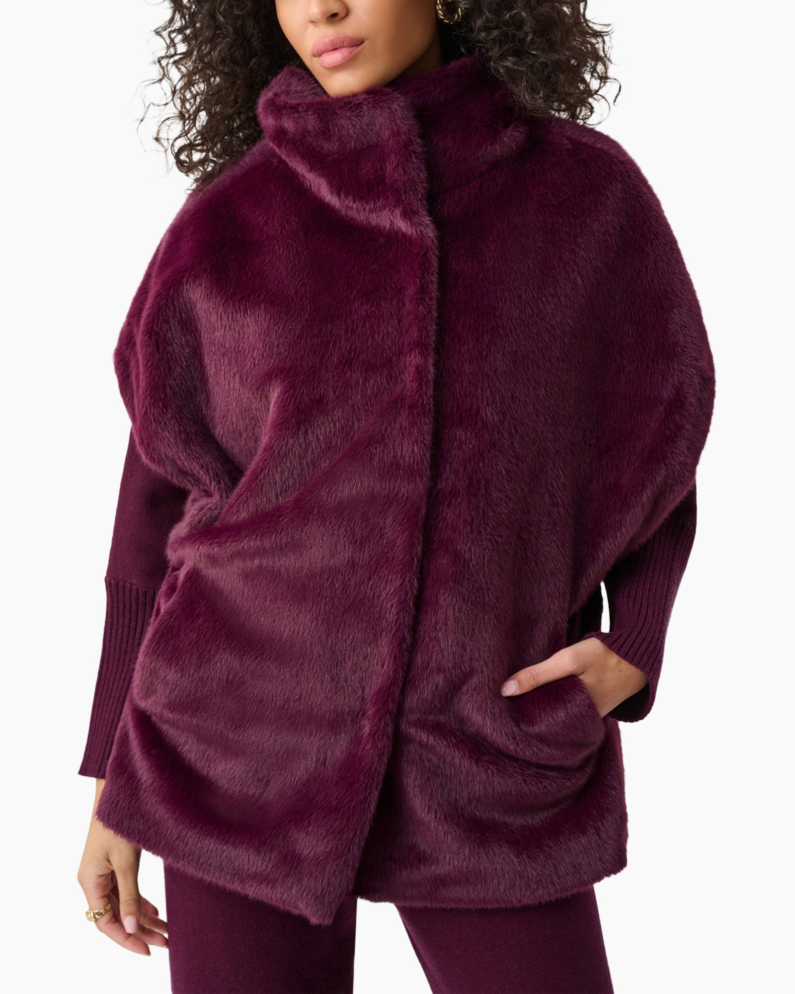 faux vacht, burgundy, cape jas, hoge kraag, zachte textuur