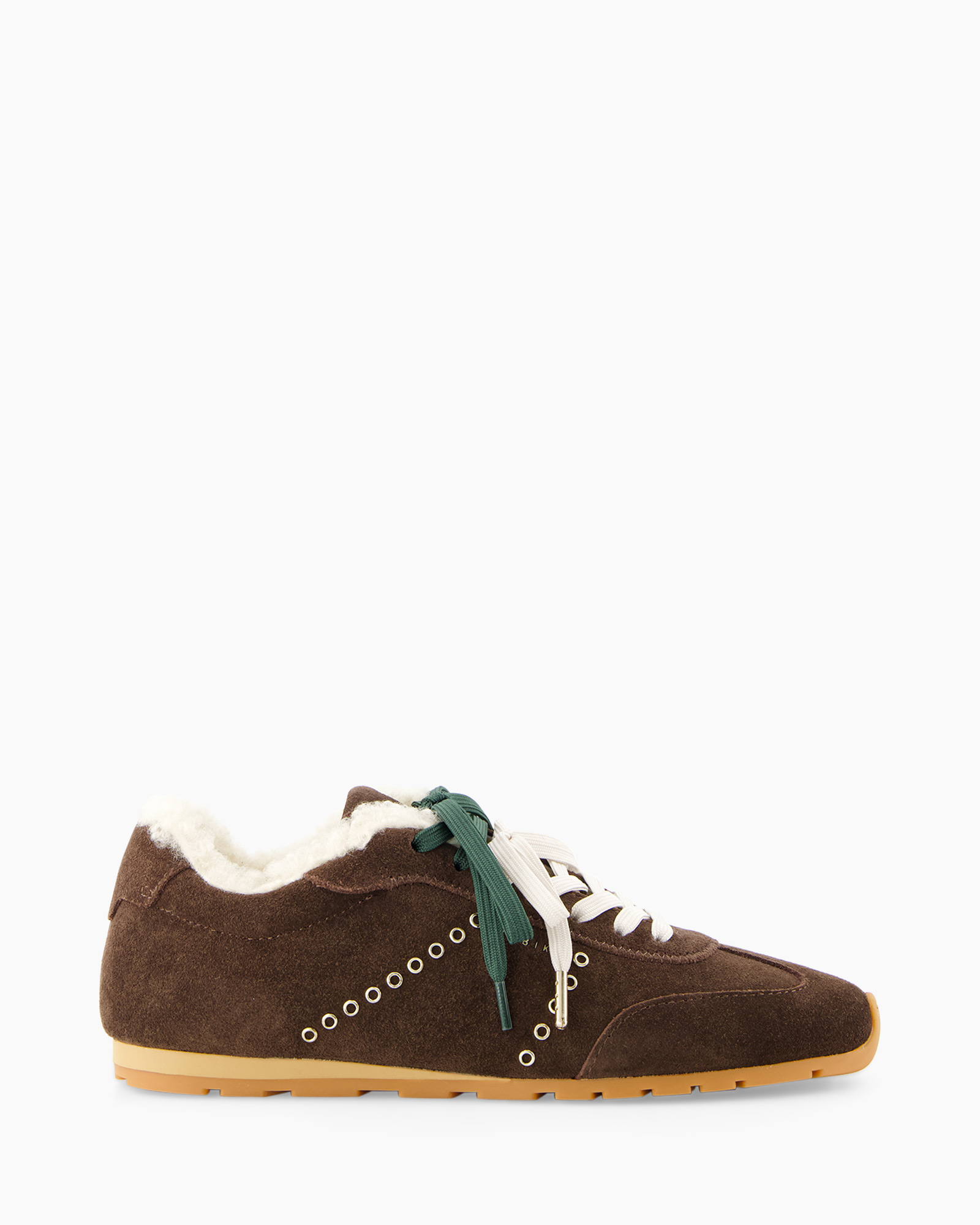 bruin suède, schapenvacht binnenvoering, grommet zijde, veters, sneaker
