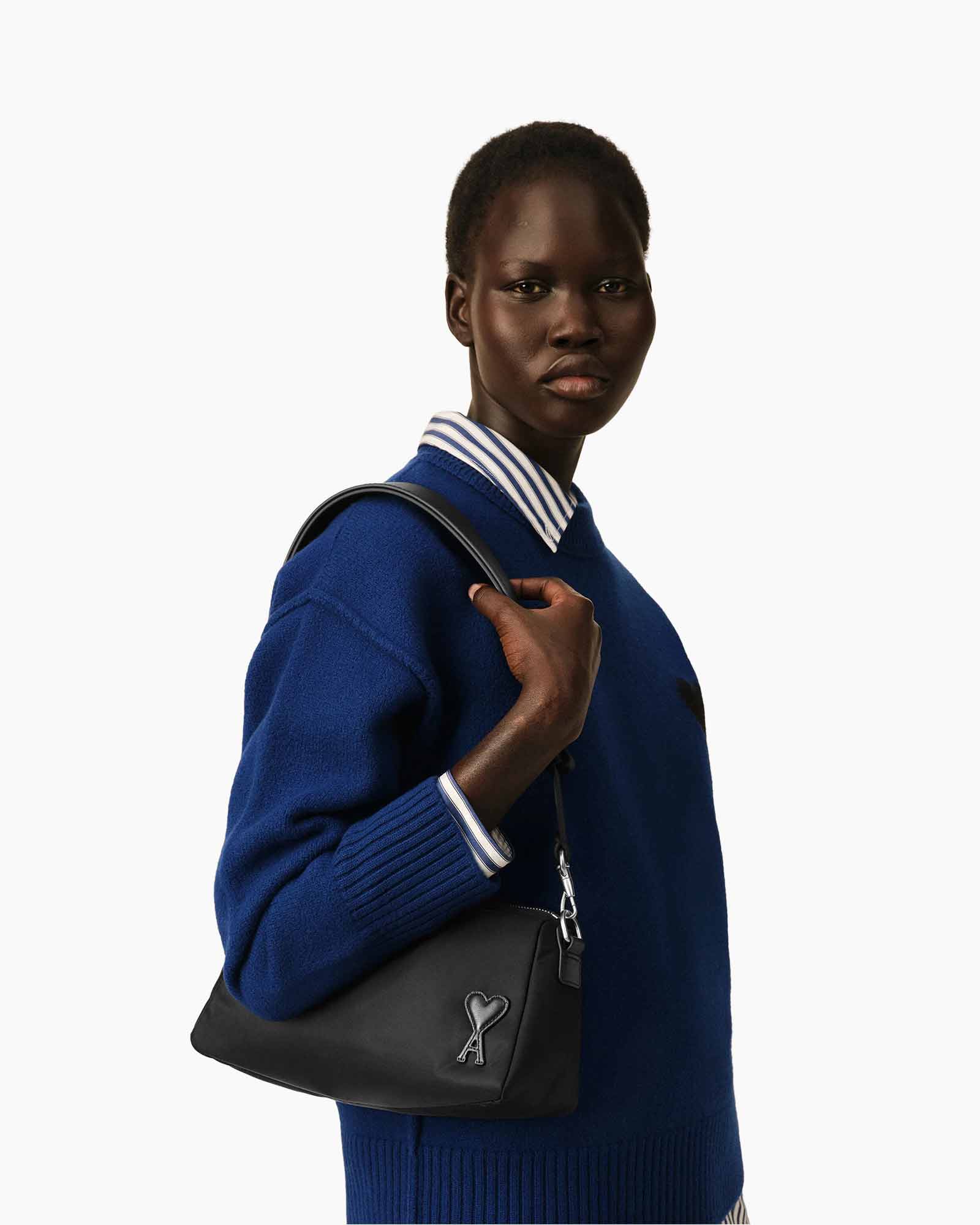 blau vest, handtas, schoudertas, zwarte tas, materiaal brei