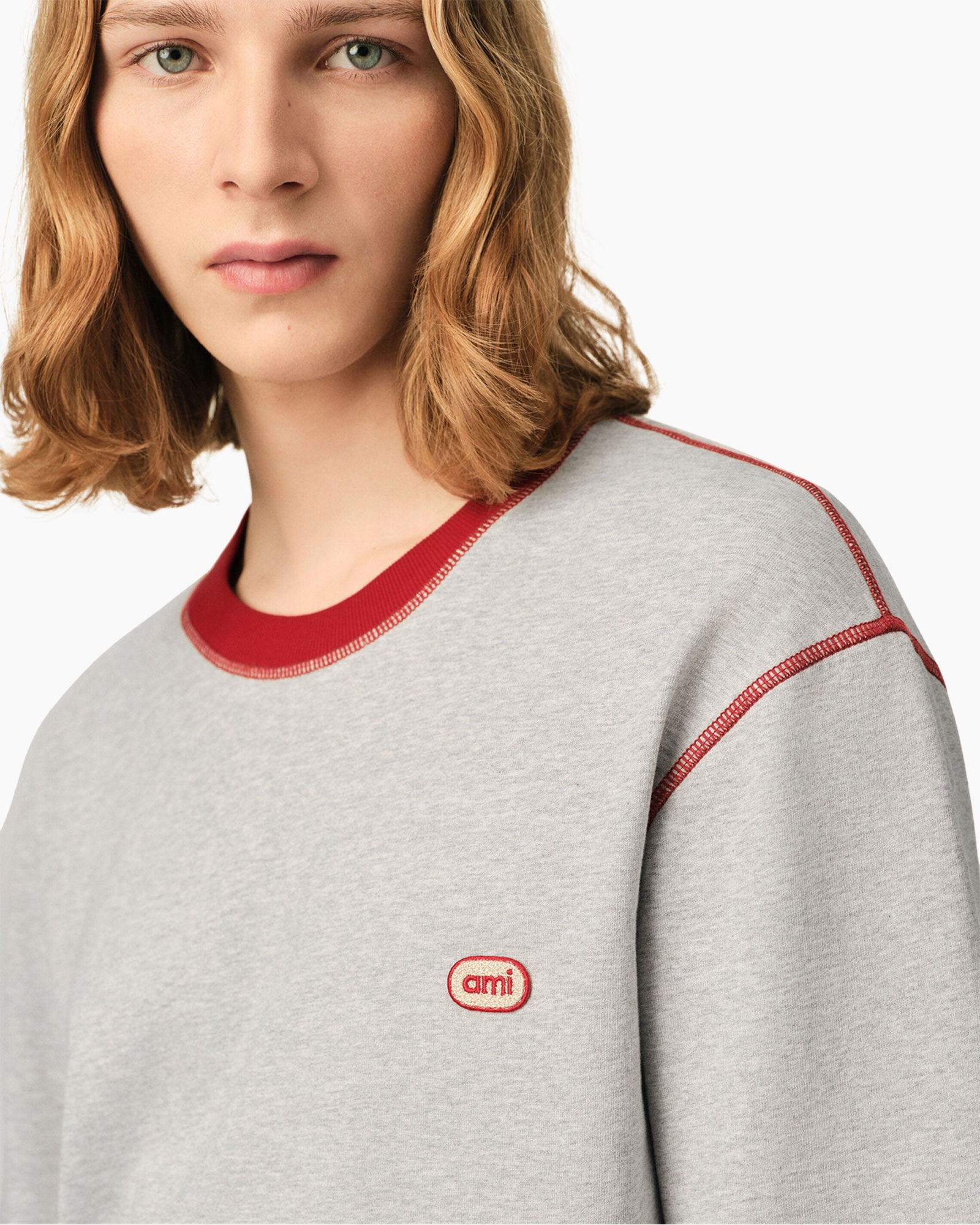 pullover met ronde hals, sweatshirt, grijs, rode zoom, logo klein