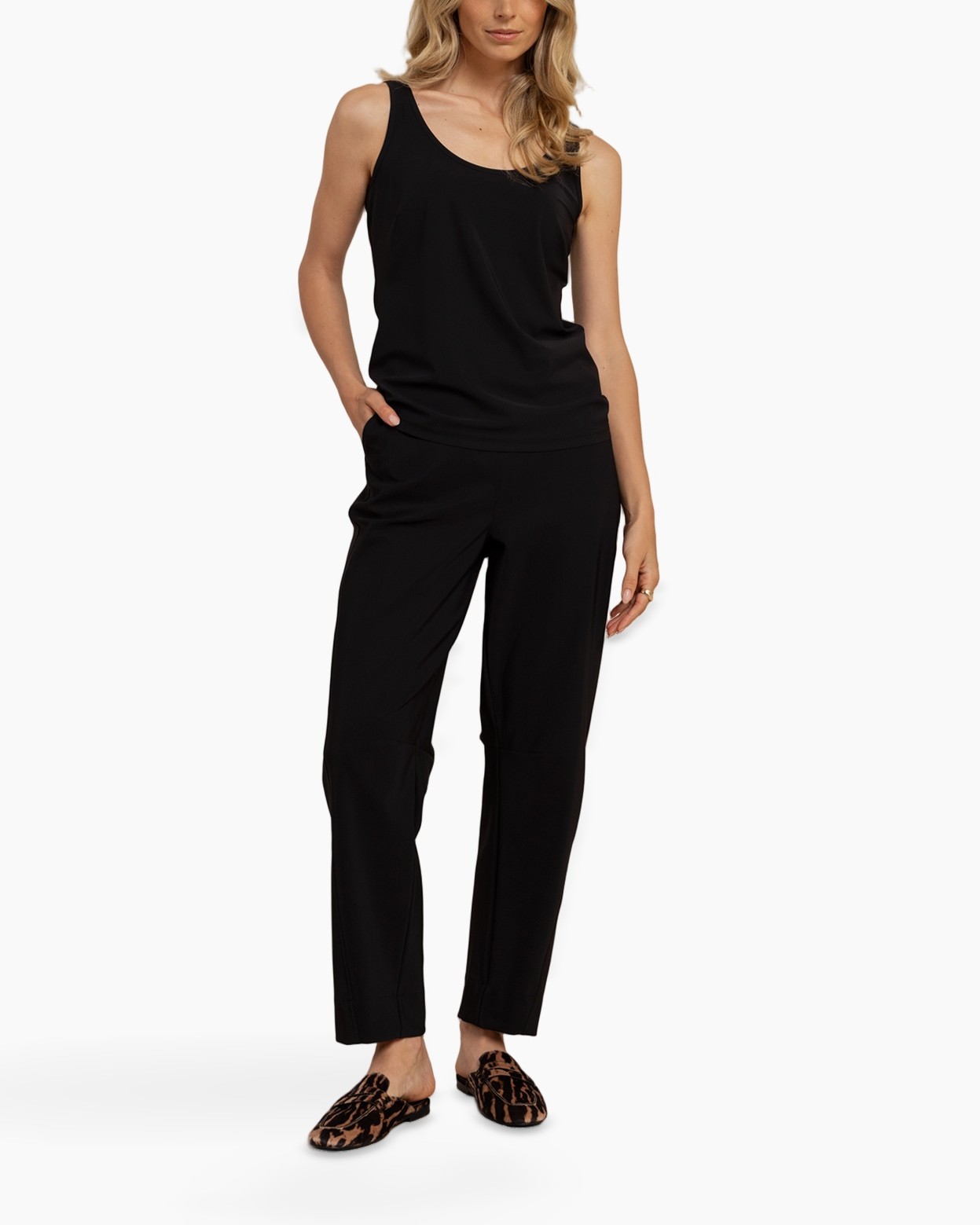 topje, pyjama set, zwarte outfit, slipper zonder veter, luipaard print sloffen
