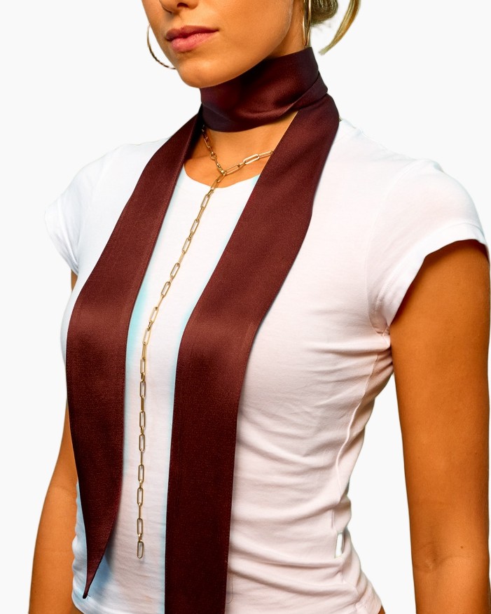 satijnrok, wrap rok, burgundy, buikpandTop, sjaal accessoire