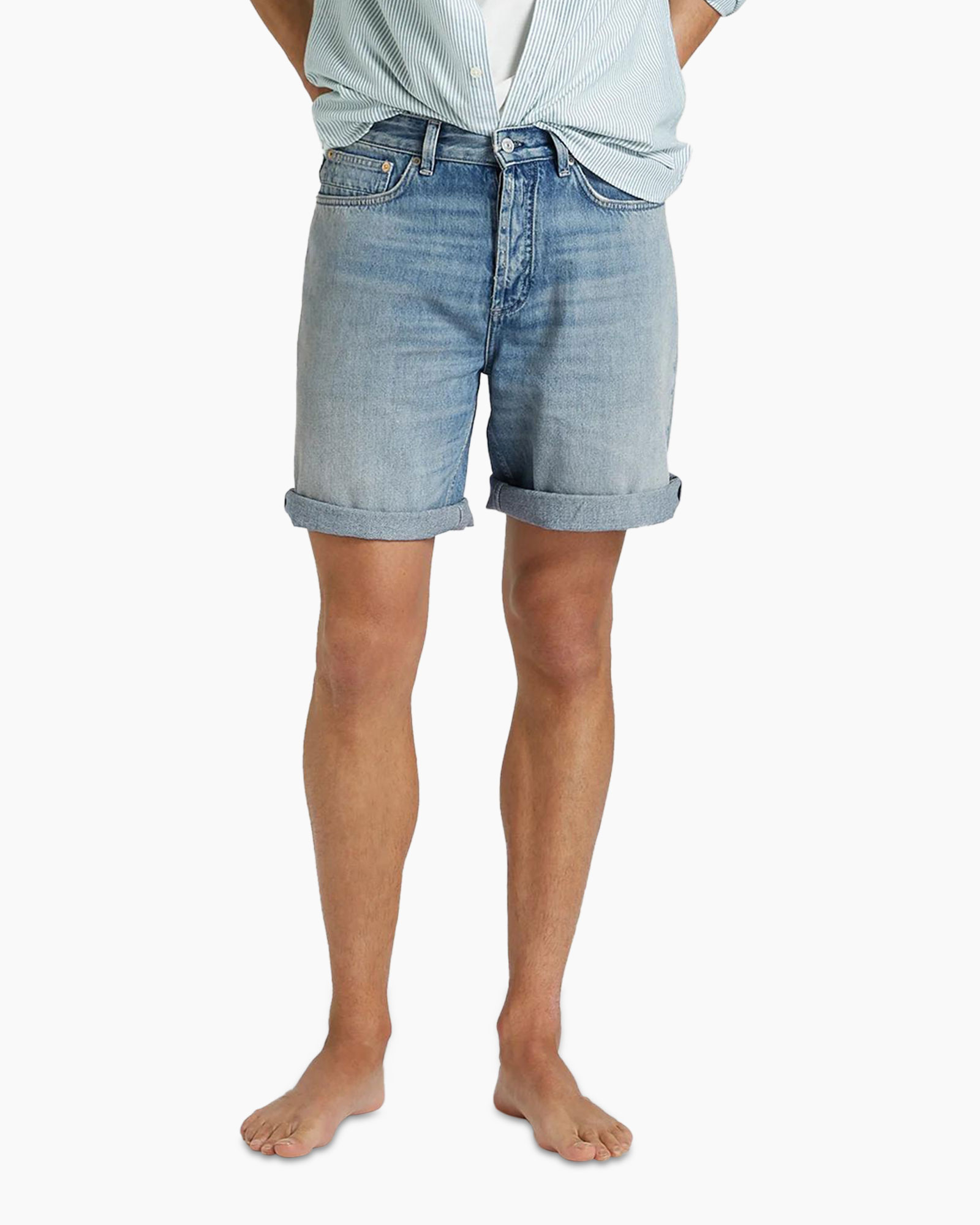 shorts va denim, manchetten opgerold, blauw middel, vijf zakken, knoop Lunch?