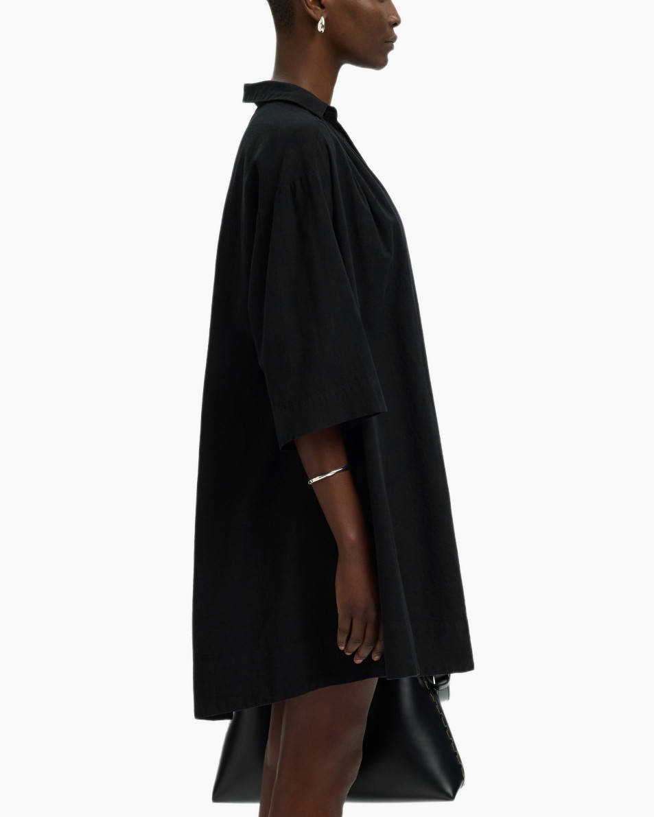 jurk, zwart, losse pasvorm, korte mouwen, kraag