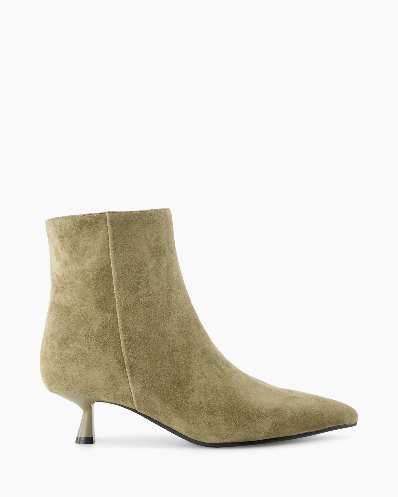 enkellaars, suède, beige, middellijn hak, sleehakboot