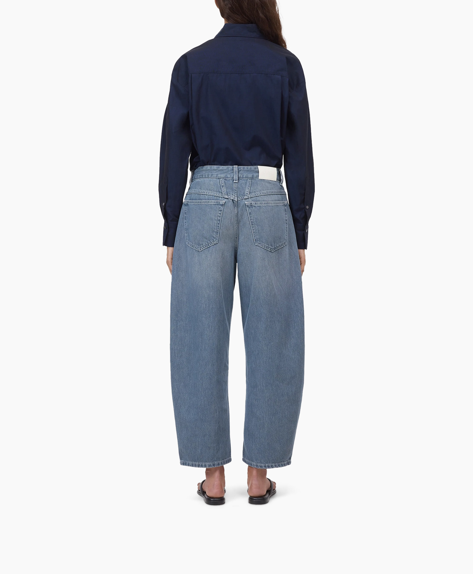 blouse met knopen, navy shirt, lange mouwen, spijkerbroek, flip-flops