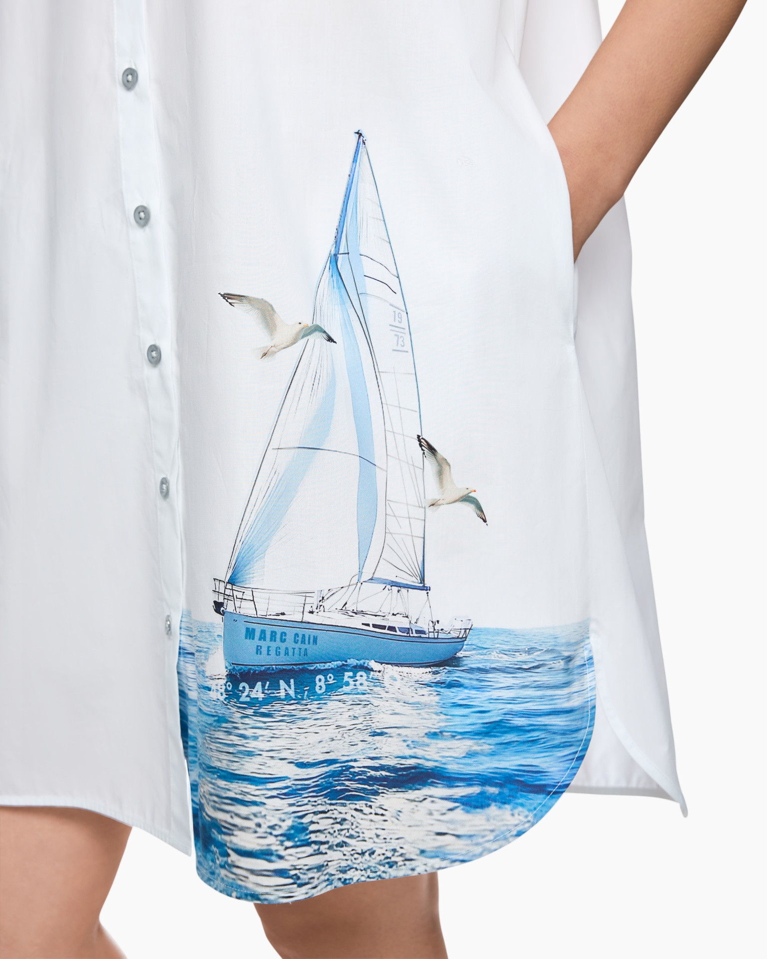 zeilboot afdruk, bootillustratie, blauwe zeilboot, waterscene, hemzonderzak shirt