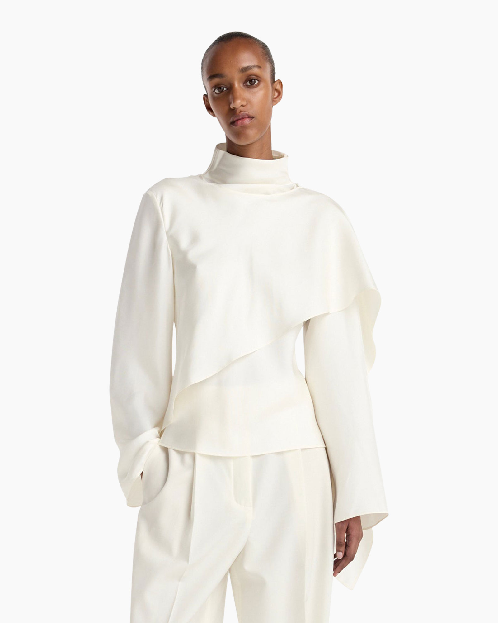 top crepe, top asimetrik, lange mouw, halshoogte, crème kleur
