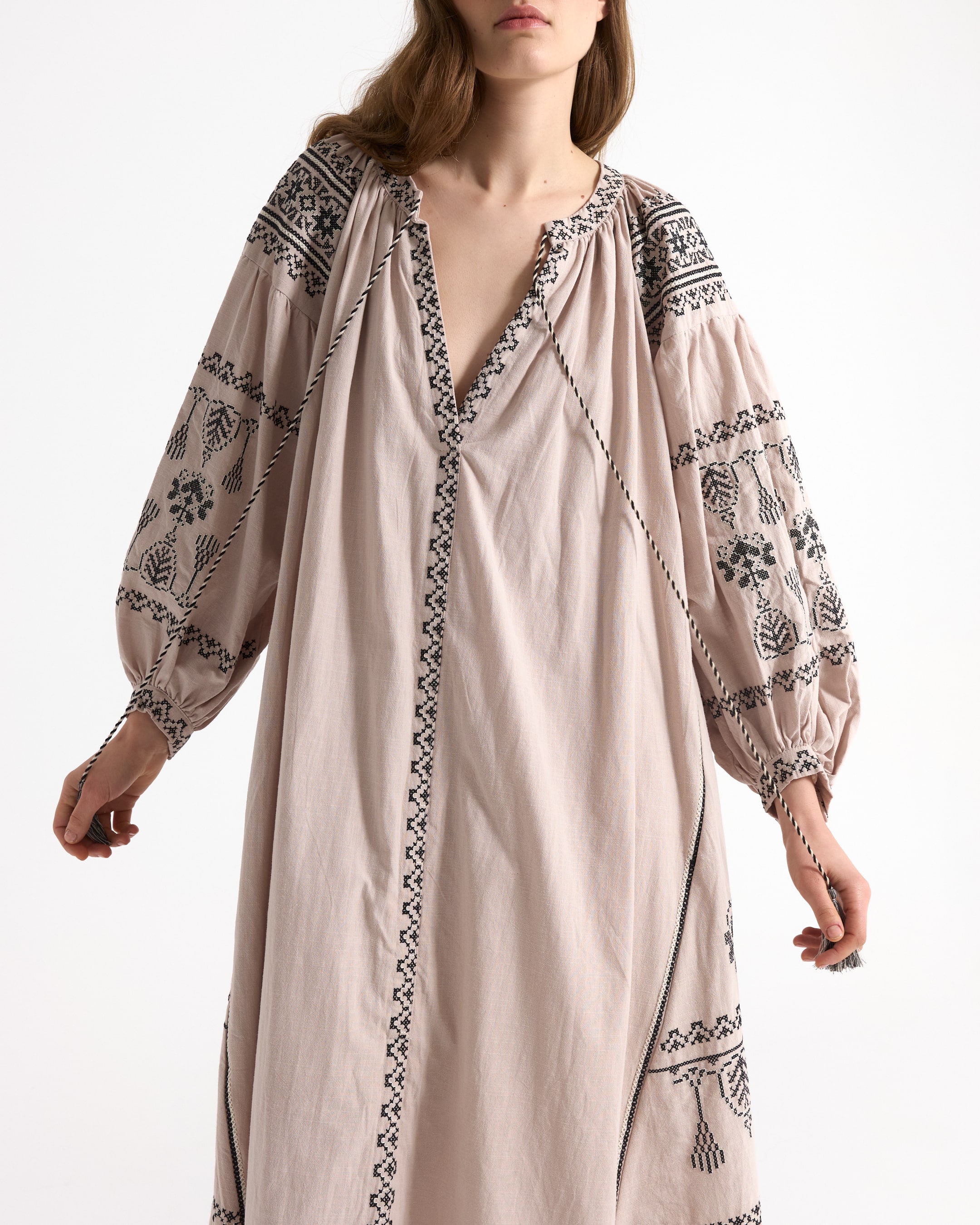 boho jurk, geborduurd, boerenmouw, linnen-achtig, beige