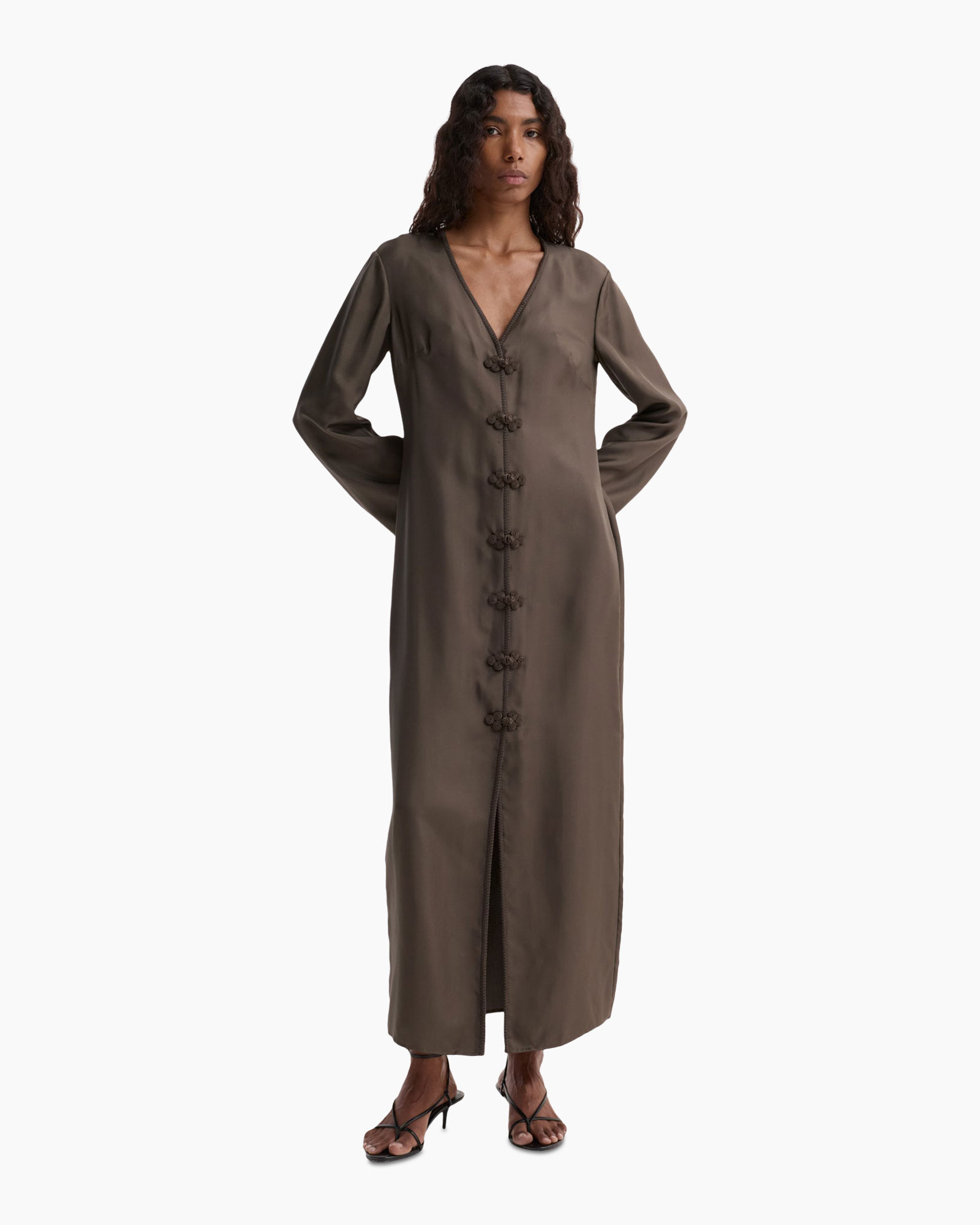 maxi jurk, lange jurk, knopen voor, effen kleur, v-hals