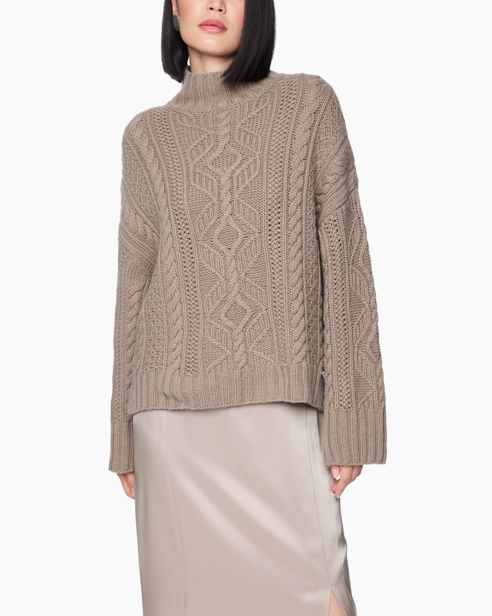 trui met kabelpatroon, kraagrolkraag, kabelbreip, beige, oversized