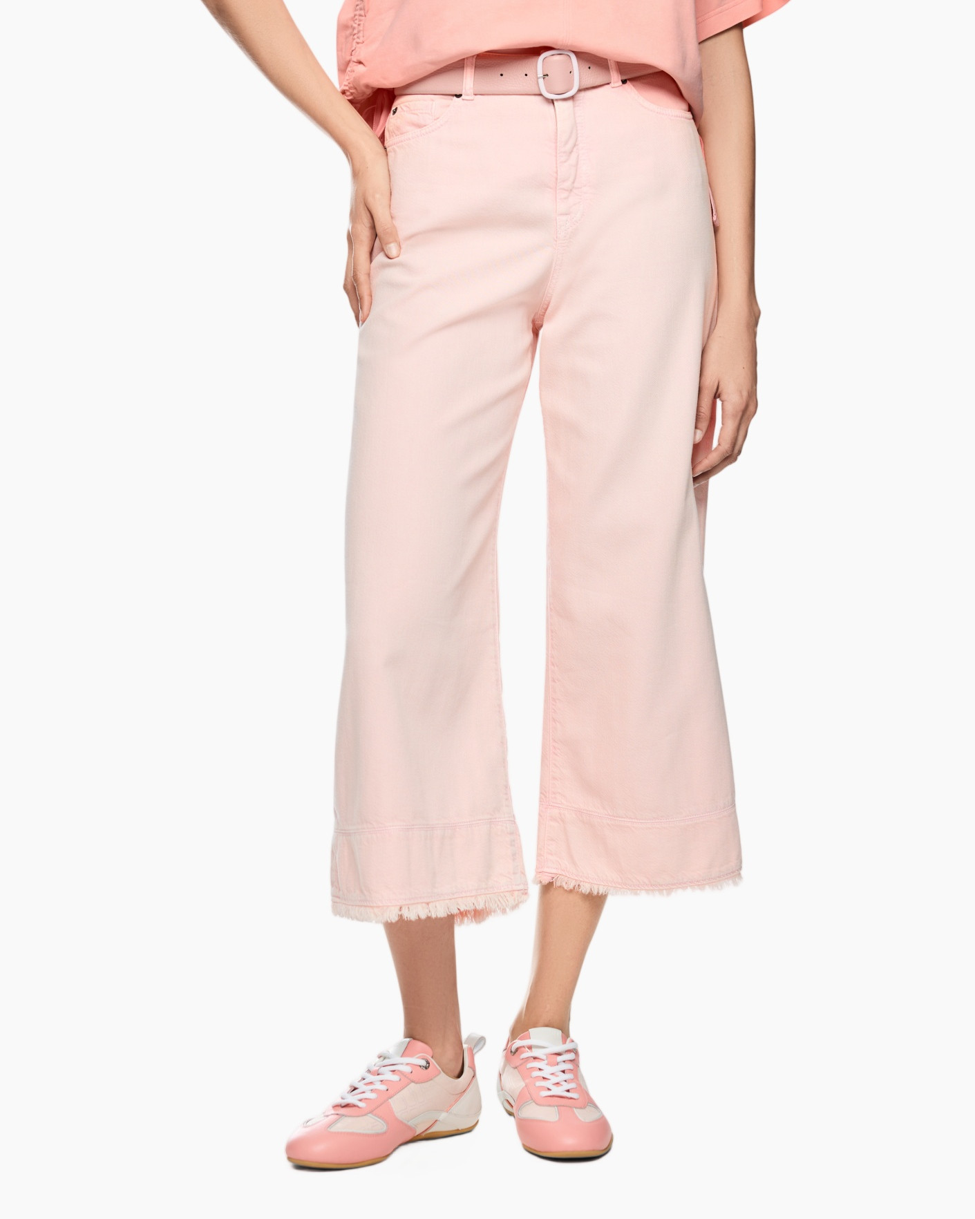 roze broek, wijdere rechte pijp, gerecte zoom?, gefrayde zoom?, riem in taille