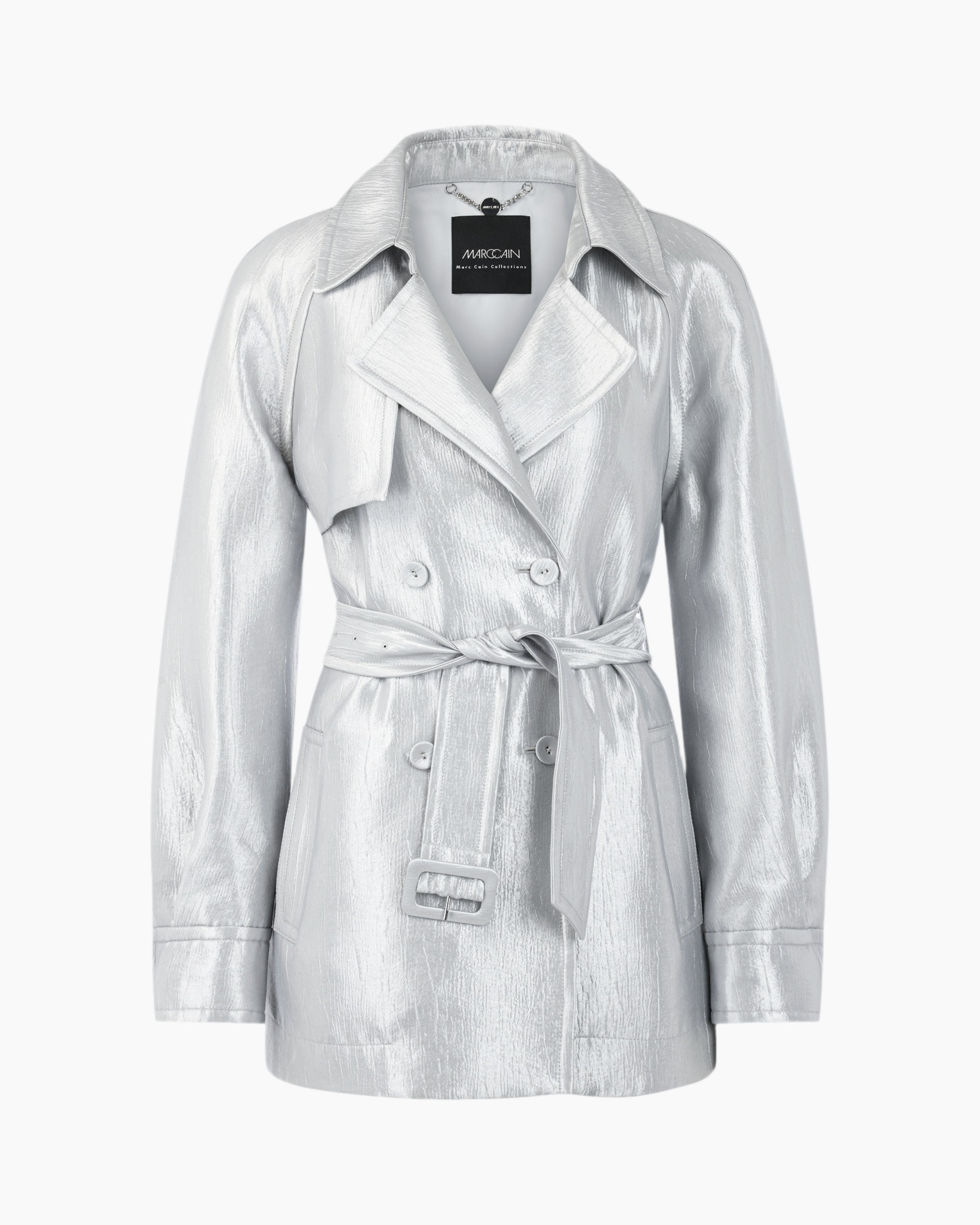 metallic, regenjas? no, trench coat, belted, silver