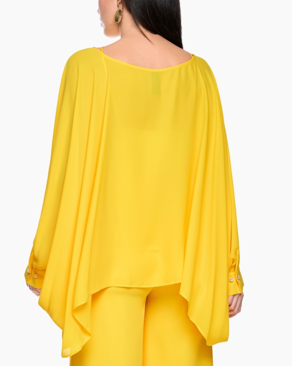 geel jurk, vloeiende mouw, batwing mouw, recht halslijn, effen kleur