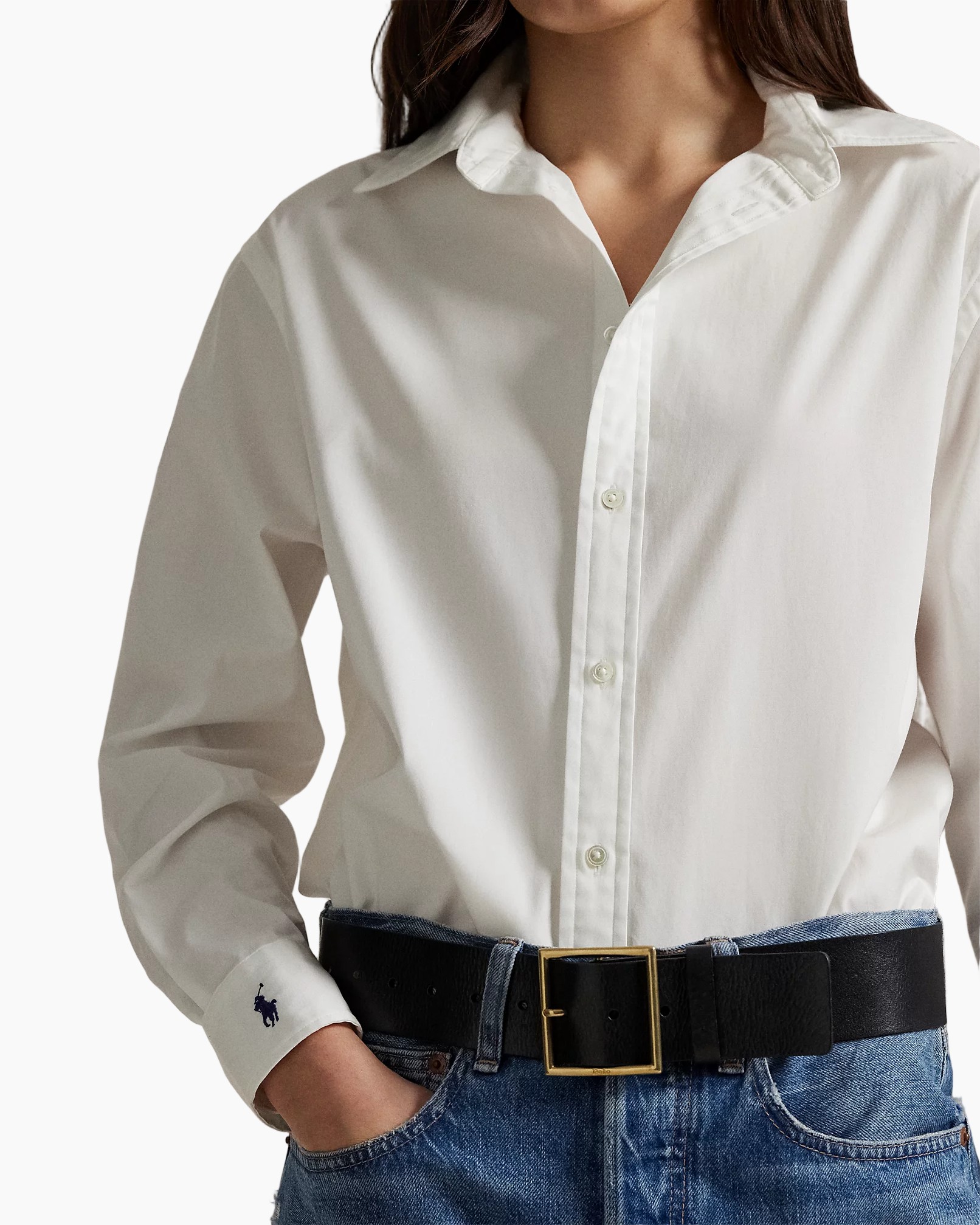 witte blouse, knopdown, gekraagde shirt, lange mouwen, zwarte riem