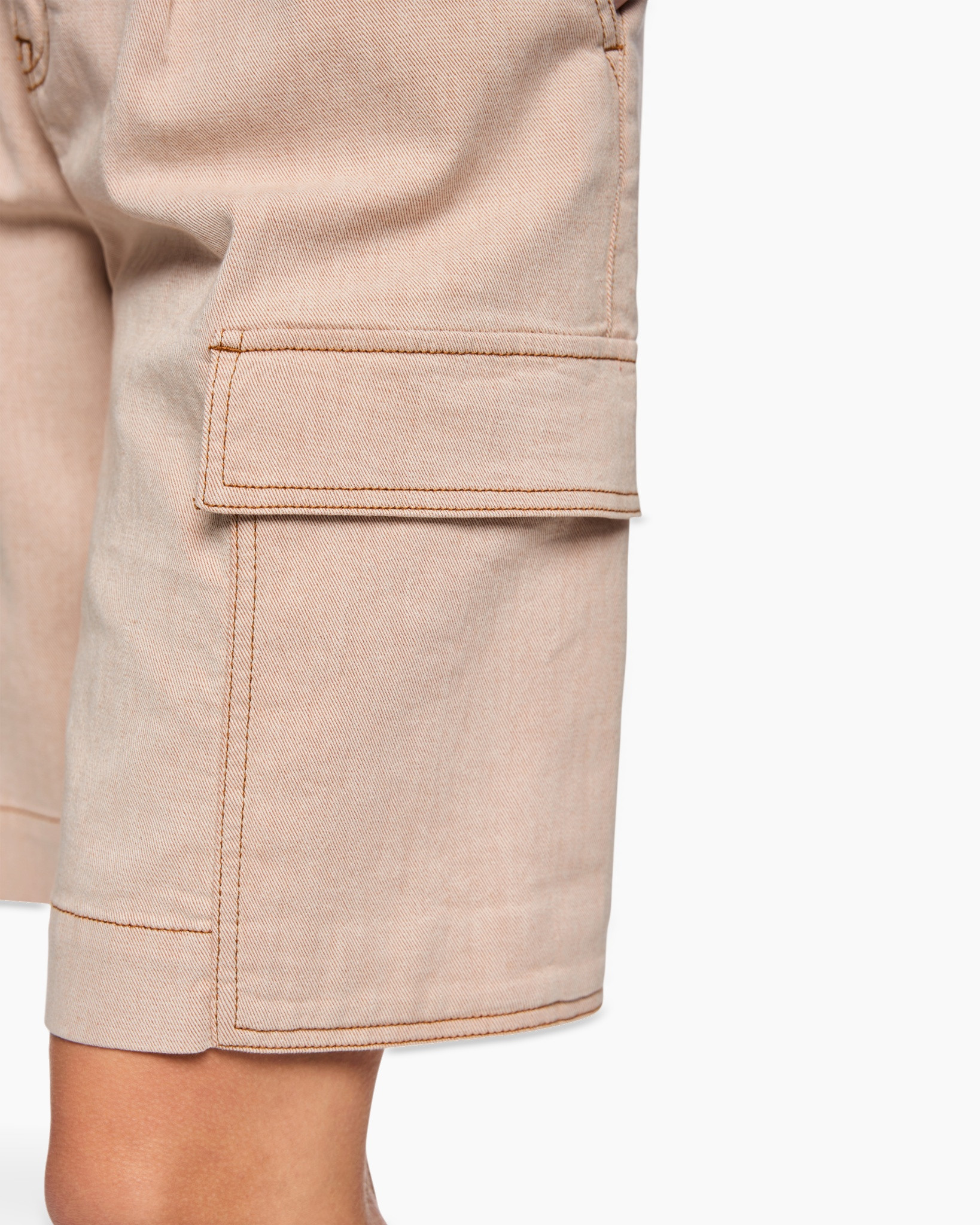 cargo shorts, khaki, pocket flap, stitching, below knee length