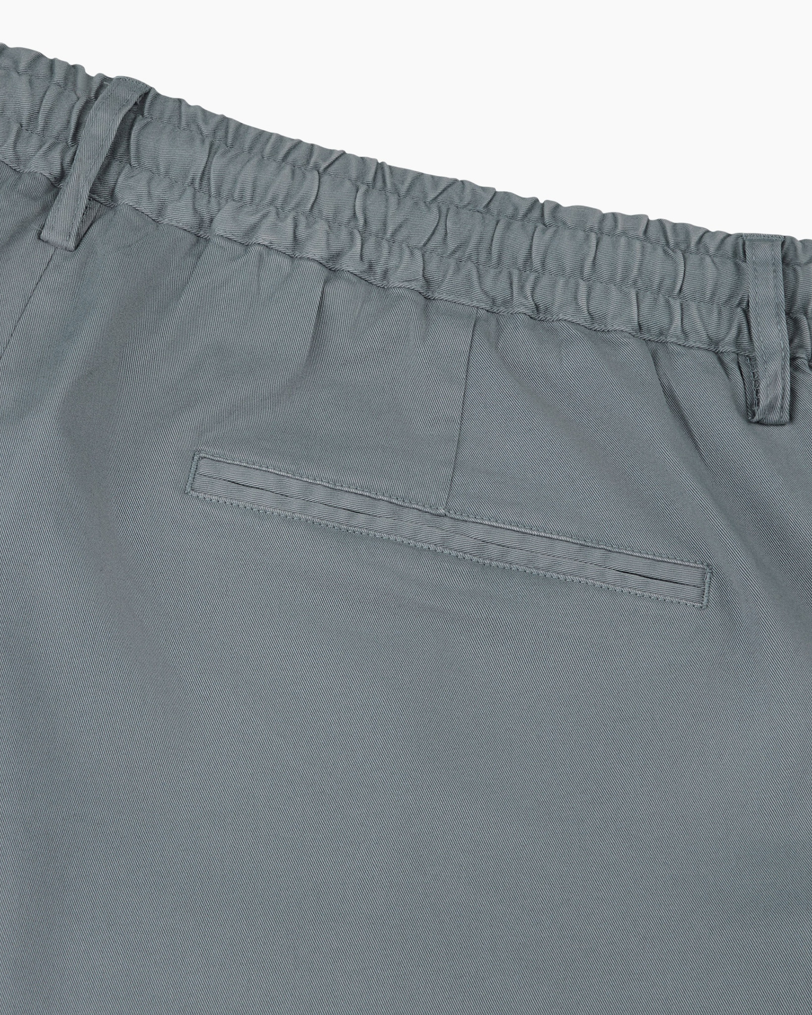 shorts, drawstring, elastic waistband, pockets, knee-length