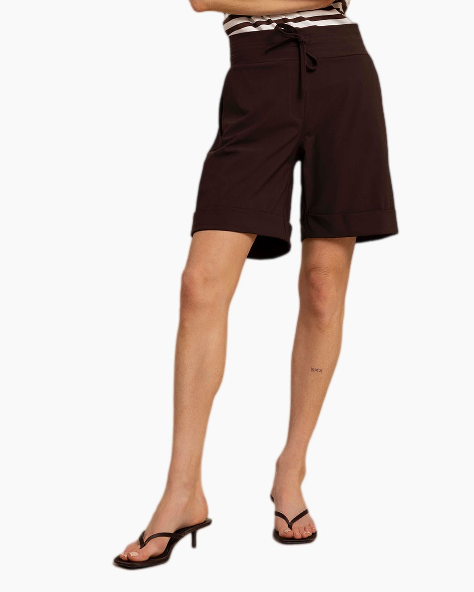 broek shorts, midden-lang, touwsluiting, burgundy, sandaaltjes