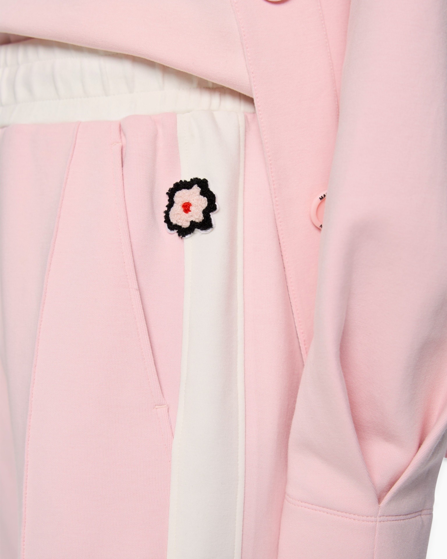 roze, jas, knop, borduring- bloem