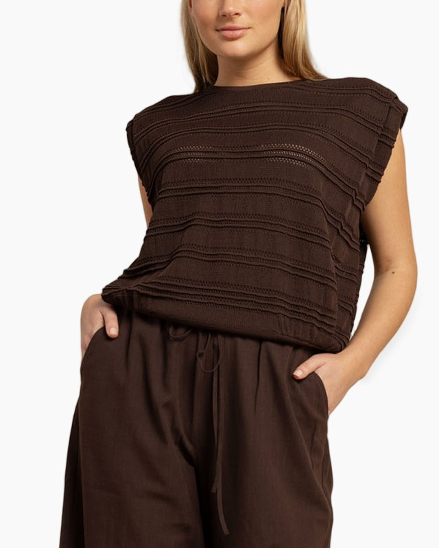 bruin, gebreide top, korte mouw, mouwloos shirt, trek voor broek