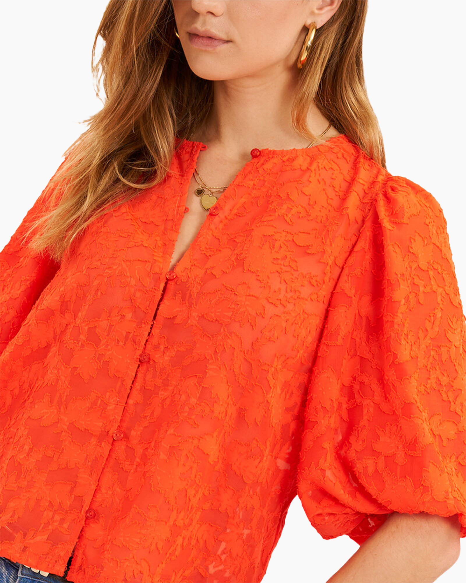 blouse, oranje top, kantpatroon, pofmouwen, knopsluiting